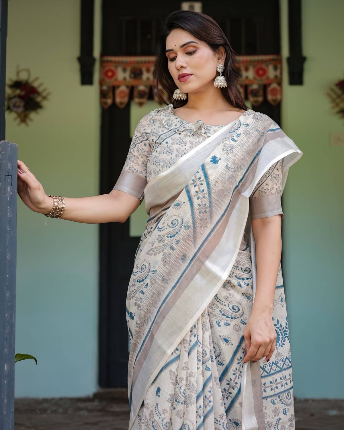     			Almaari Fashion Linen Printed Saree With Unstitched Blouse Piece ( Multicolor )