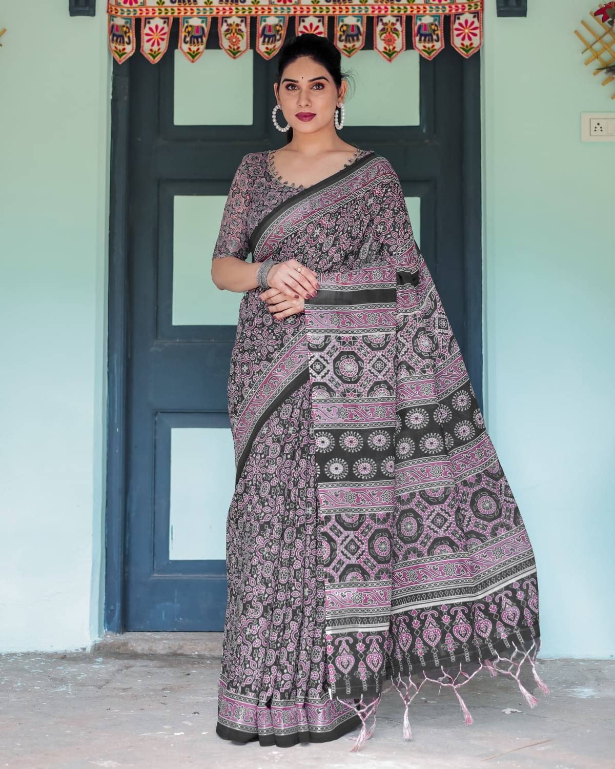 Almaari Fashion Linen Printed Saree With Unstitched Blouse Piece ( Multicolor ) Almaari Fashion Linen Printed Saree With Unstitched Blouse Piece ( Multicolor )