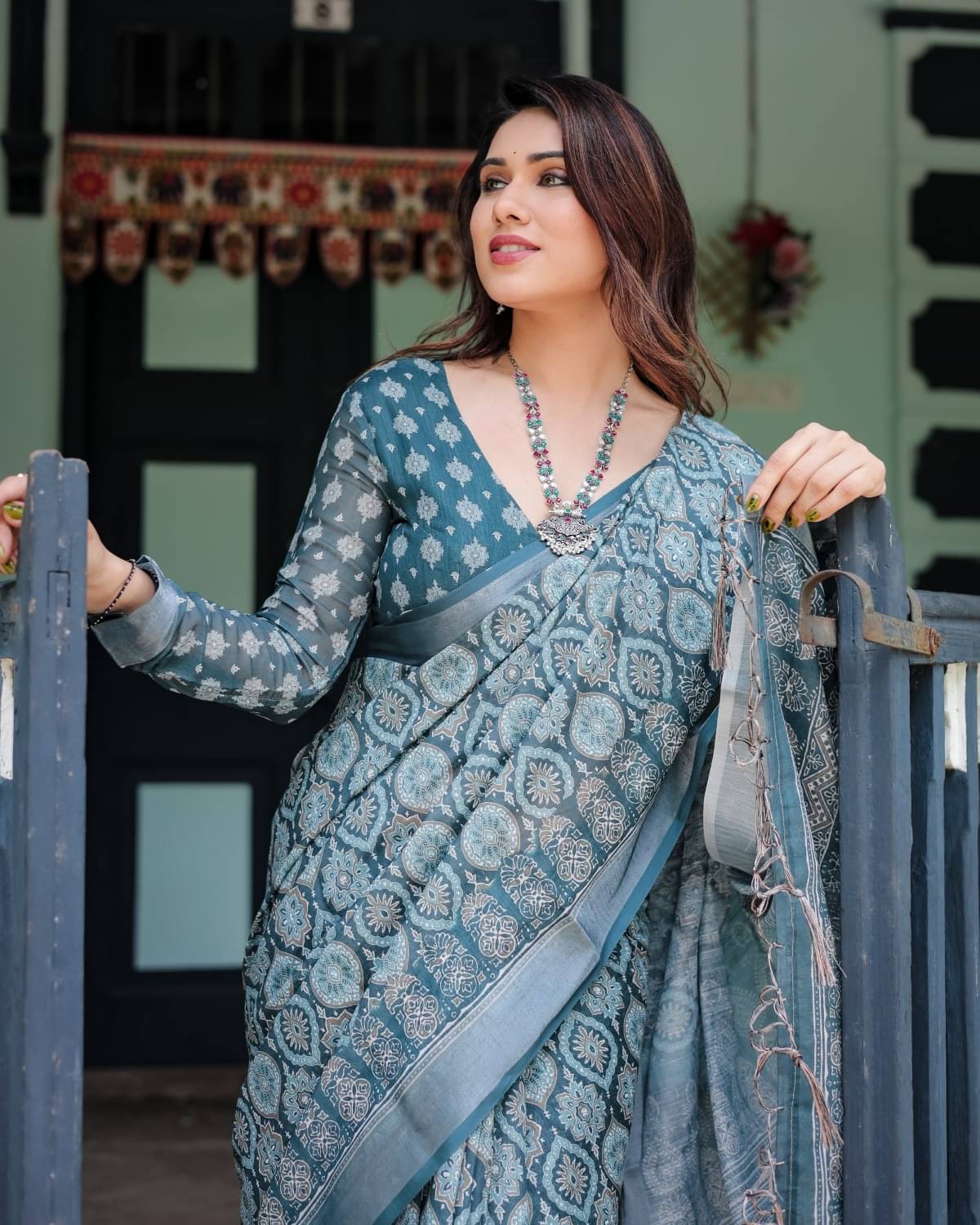Almaari Fashion Linen Printed Saree With Unstitched Blouse Piece ( Multicolor ) Almaari Fashion Linen Printed Saree With Unstitched Blouse Piece ( Multicolor )