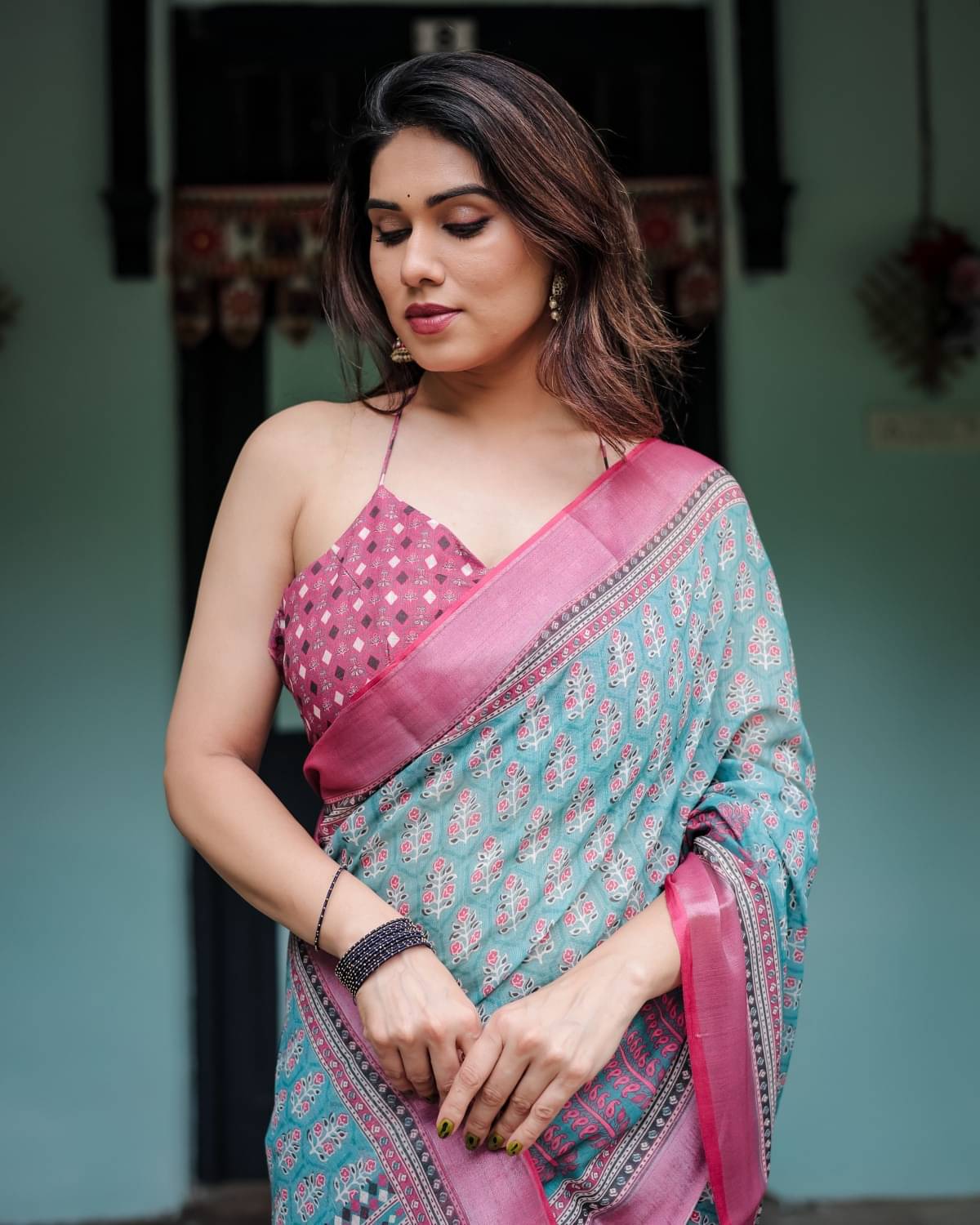 Almaari Fashion Linen Printed Saree With Unstitched Blouse Piece ( Multicolor ) Almaari Fashion Linen Printed Saree With Unstitched Blouse Piece ( Multicolor )
