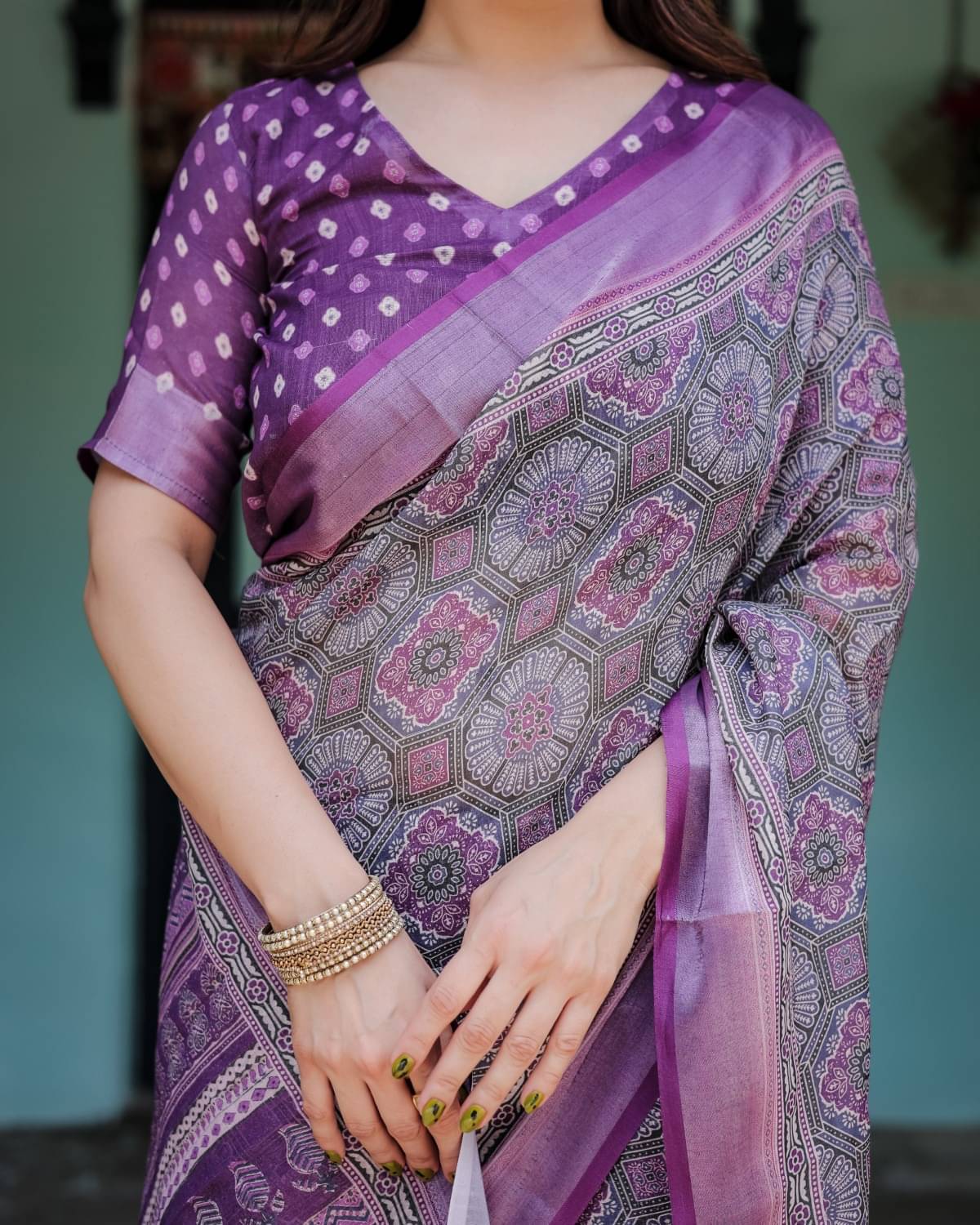     			Almaari Fashion Linen Printed Saree With Unstitched Blouse Piece ( Multicolor )