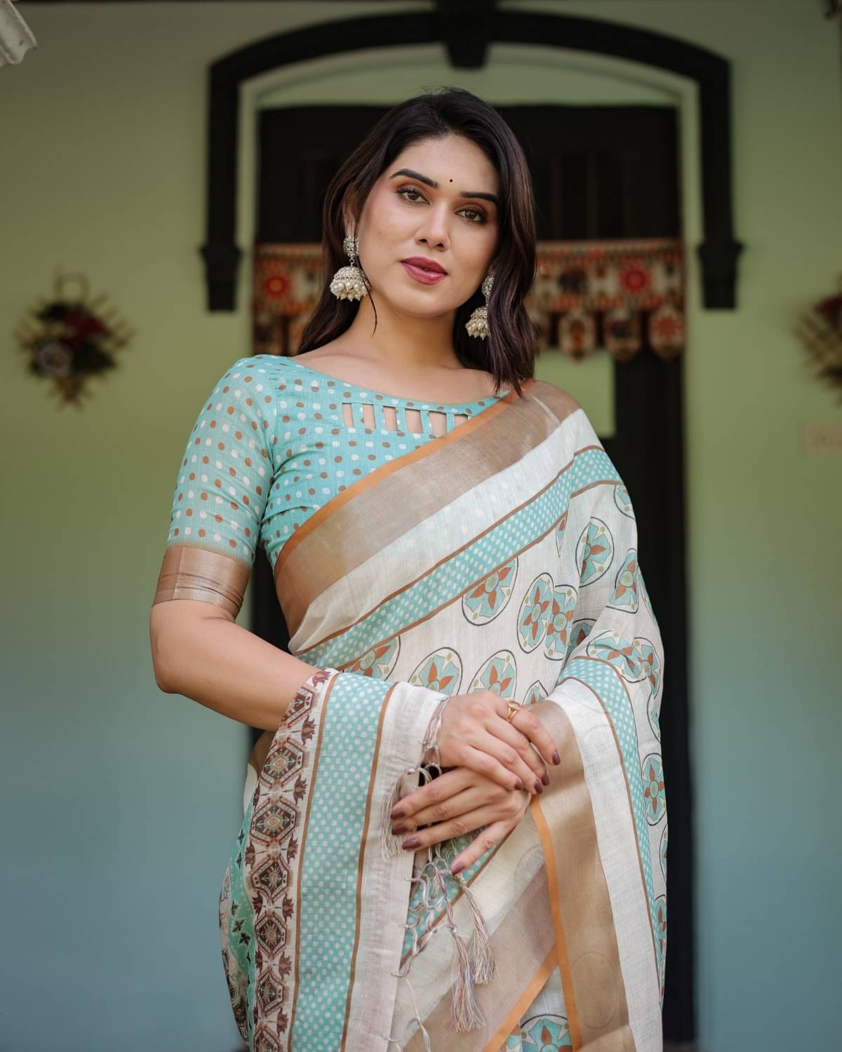     			Almaari Fashion Linen Printed Saree With Unstitched Blouse Piece ( Multicolor )