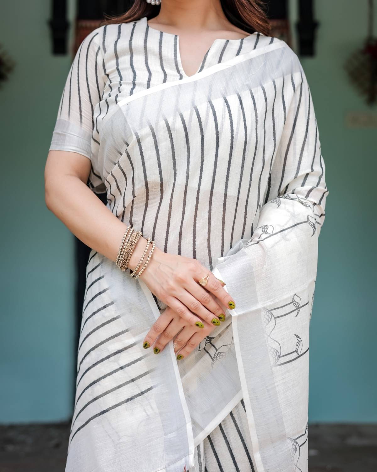 Almaari Fashion Linen Printed Saree With Unstitched Blouse Piece ( Multicolor ) Almaari Fashion Linen Printed Saree With Unstitched Blouse Piece ( Multicolor )