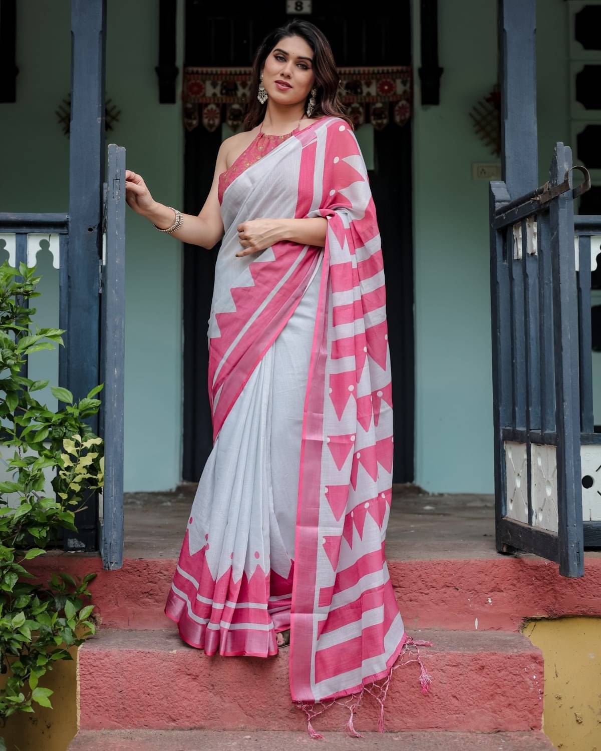 Almaari Fashion Linen Printed Saree With Unstitched Blouse Piece ( Multicolor ) Almaari Fashion Linen Printed Saree With Unstitched Blouse Piece ( Multicolor )