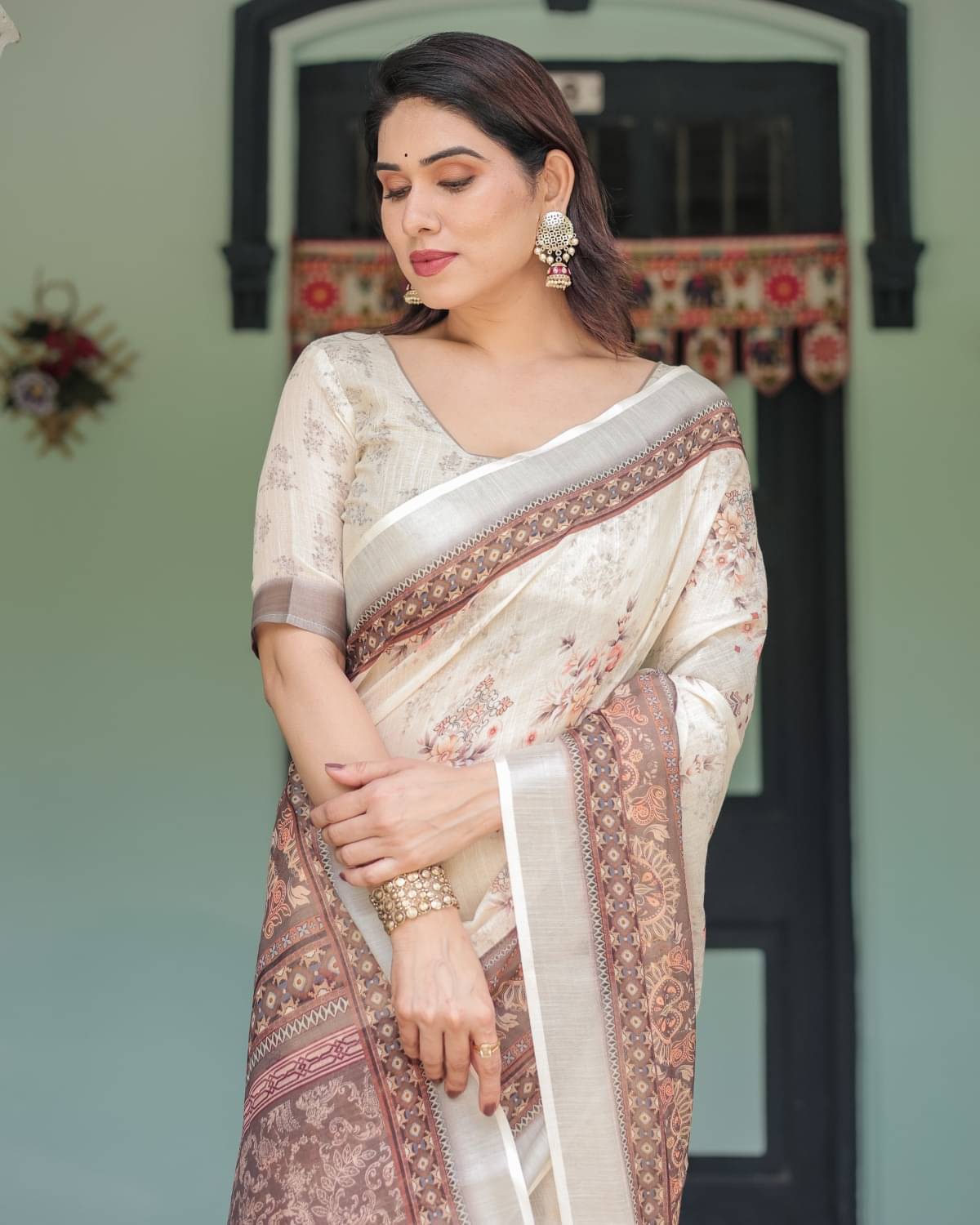     			Almaari Fashion Linen Printed Saree With Unstitched Blouse Piece ( Multicolor )