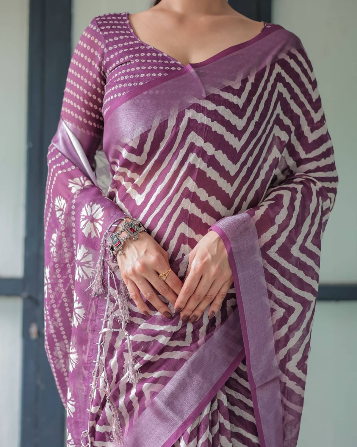     			Almaari Fashion Linen Printed Saree With Unstitched Blouse Piece ( Multicolor )