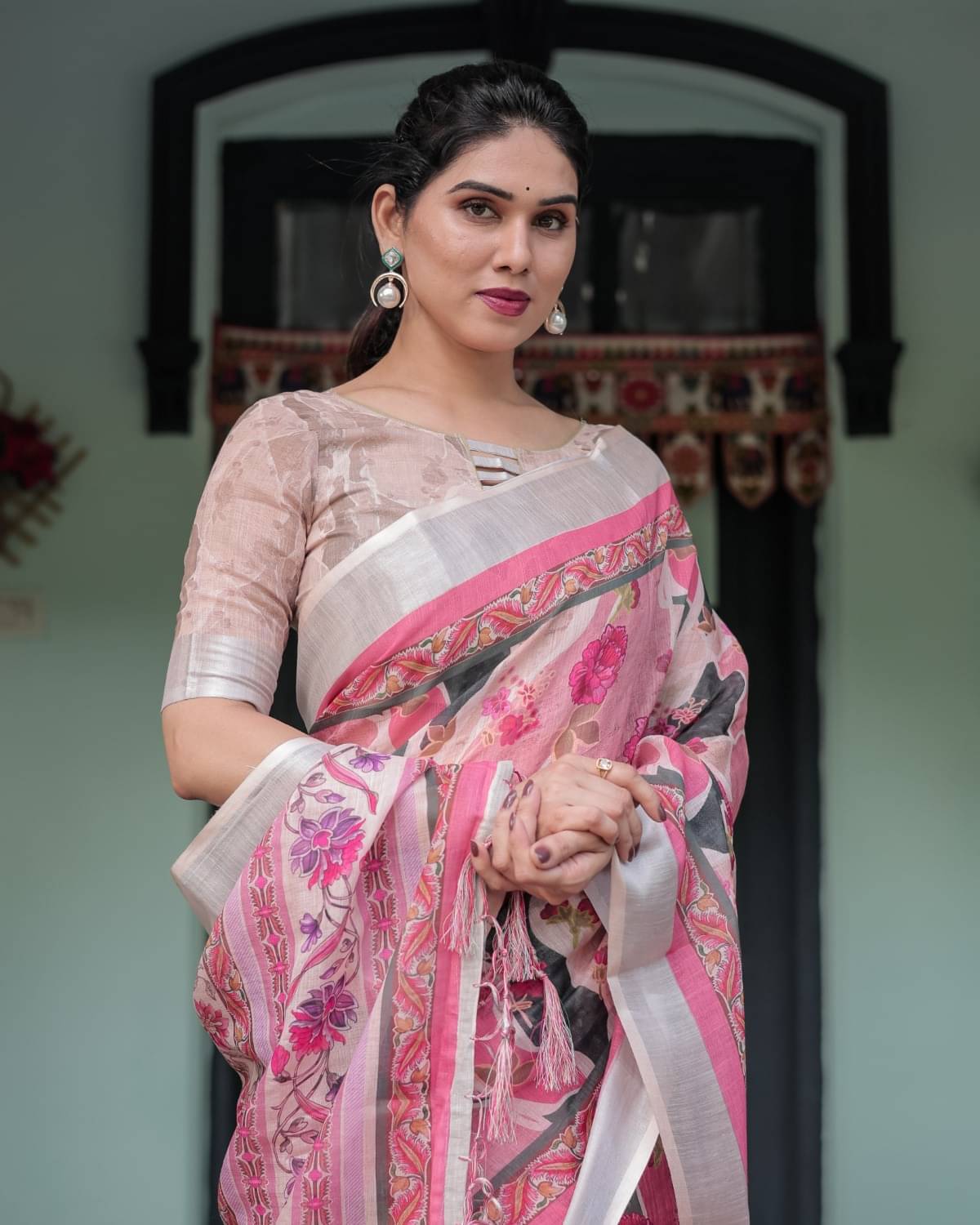     			Almaari Fashion Linen Printed Saree With Unstitched Blouse Piece ( Multicolor )