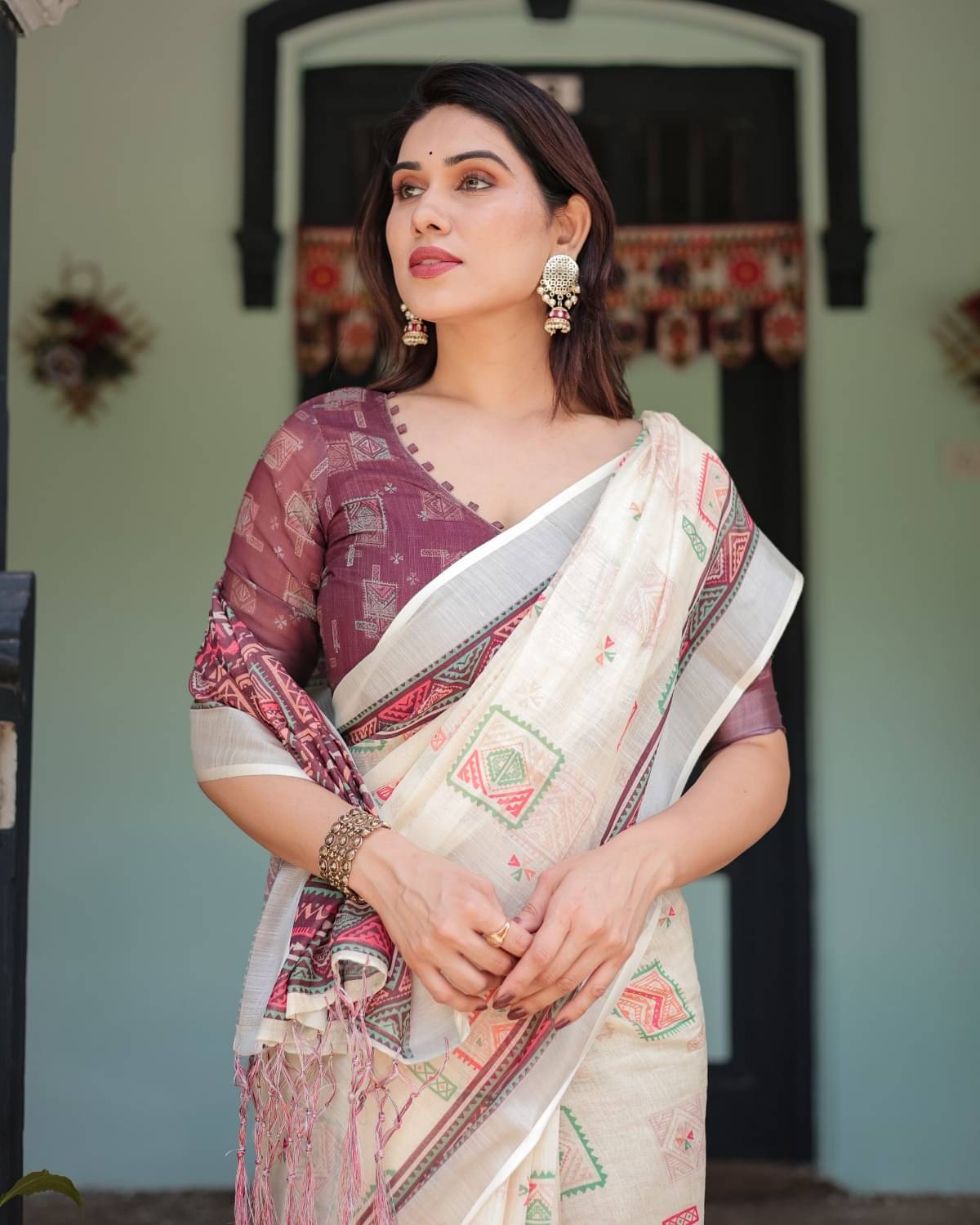 Almaari Fashion Linen Printed Saree With Unstitched Blouse Piece ( Multicolor ) Almaari Fashion Linen Printed Saree With Unstitched Blouse Piece ( Multicolor )