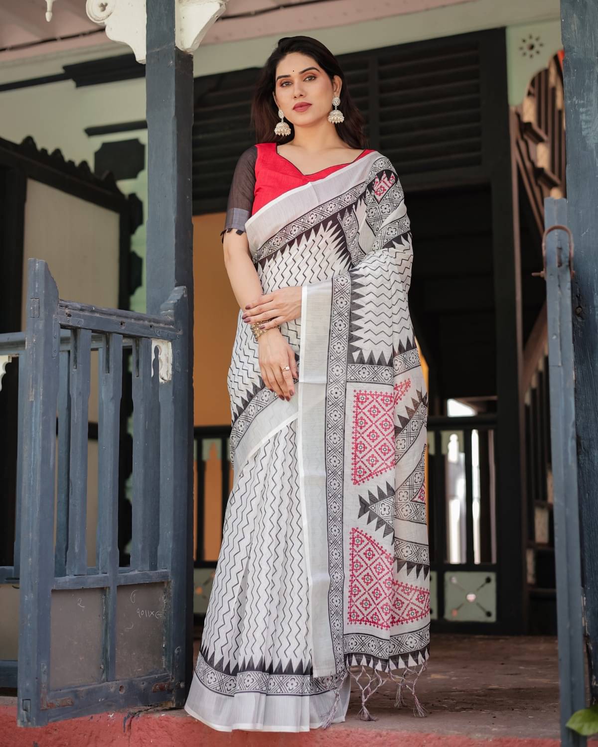 Almaari Fashion Linen Printed Saree With Unstitched Blouse Piece ( Multicolor ) Almaari Fashion Linen Printed Saree With Unstitched Blouse Piece ( Multicolor )
