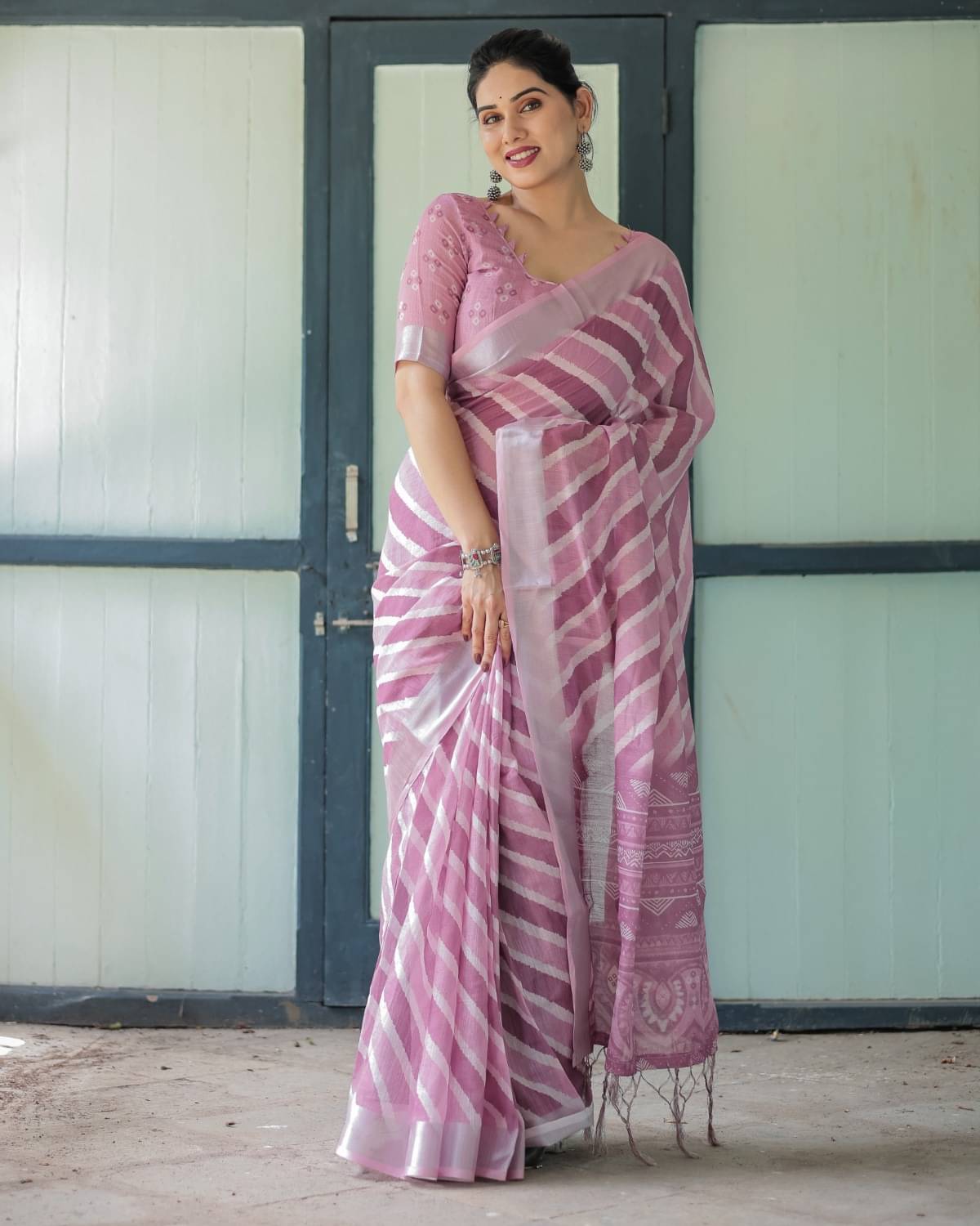 Almaari Fashion Linen Printed Saree With Unstitched Blouse Piece ( Multicolor ) Almaari Fashion Linen Printed Saree With Unstitched Blouse Piece ( Multicolor )