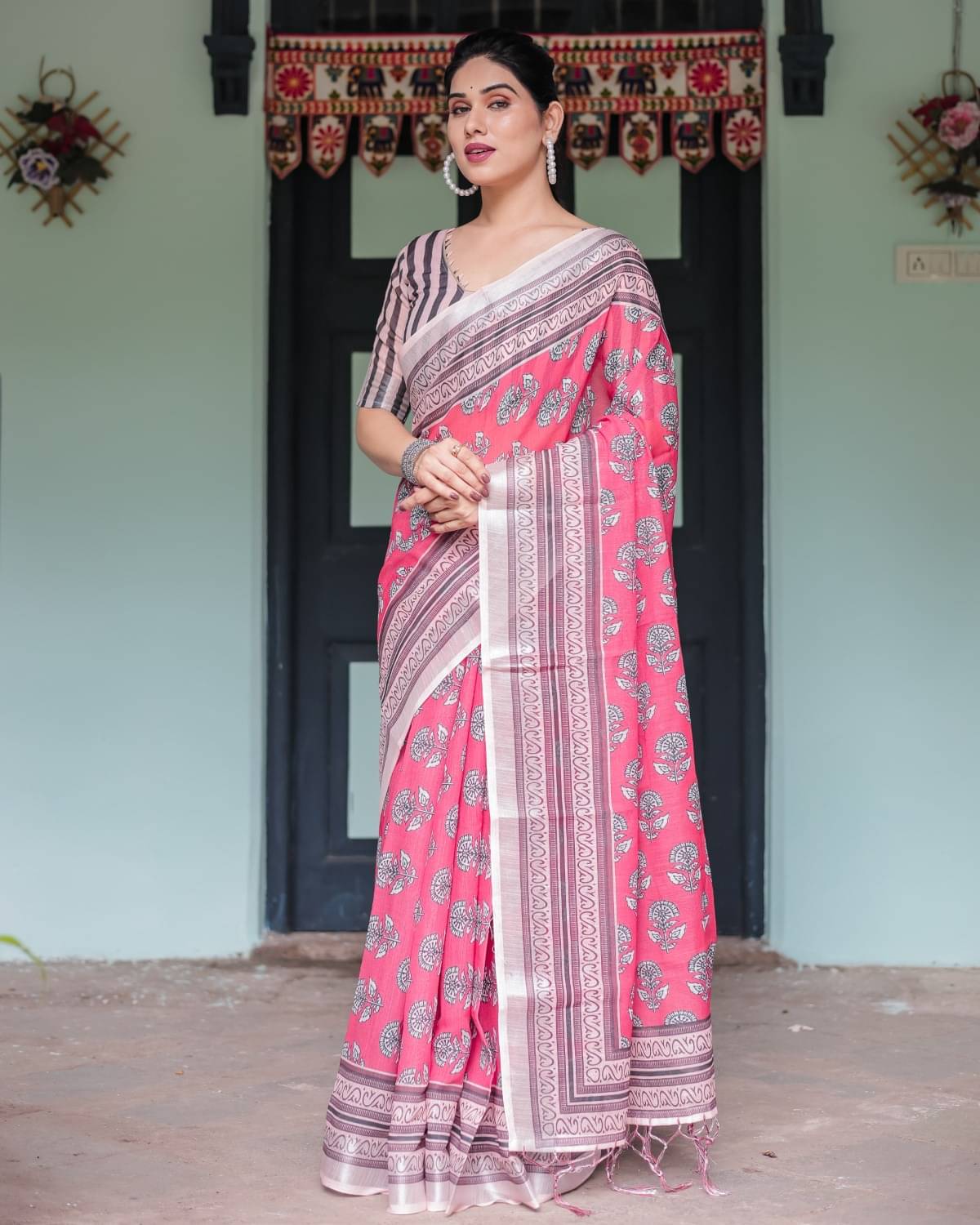     			Almaari Fashion Linen Printed Saree With Unstitched Blouse Piece ( Multicolor )
