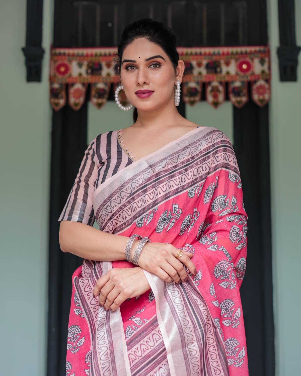     			Almaari Fashion Linen Printed Saree With Unstitched Blouse Piece ( Multicolor )