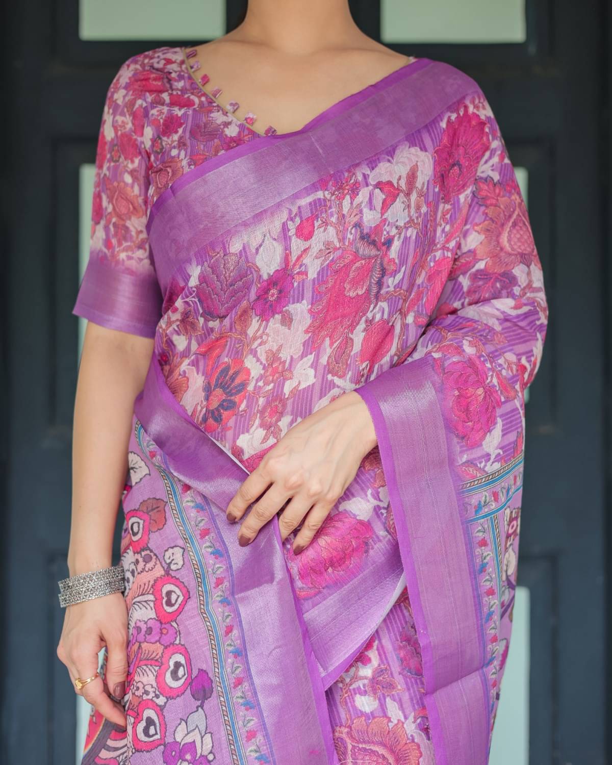 Almaari Fashion Linen Printed Saree With Unstitched Blouse Piece ( Multicolor ) Almaari Fashion Linen Printed Saree With Unstitched Blouse Piece ( Multicolor )