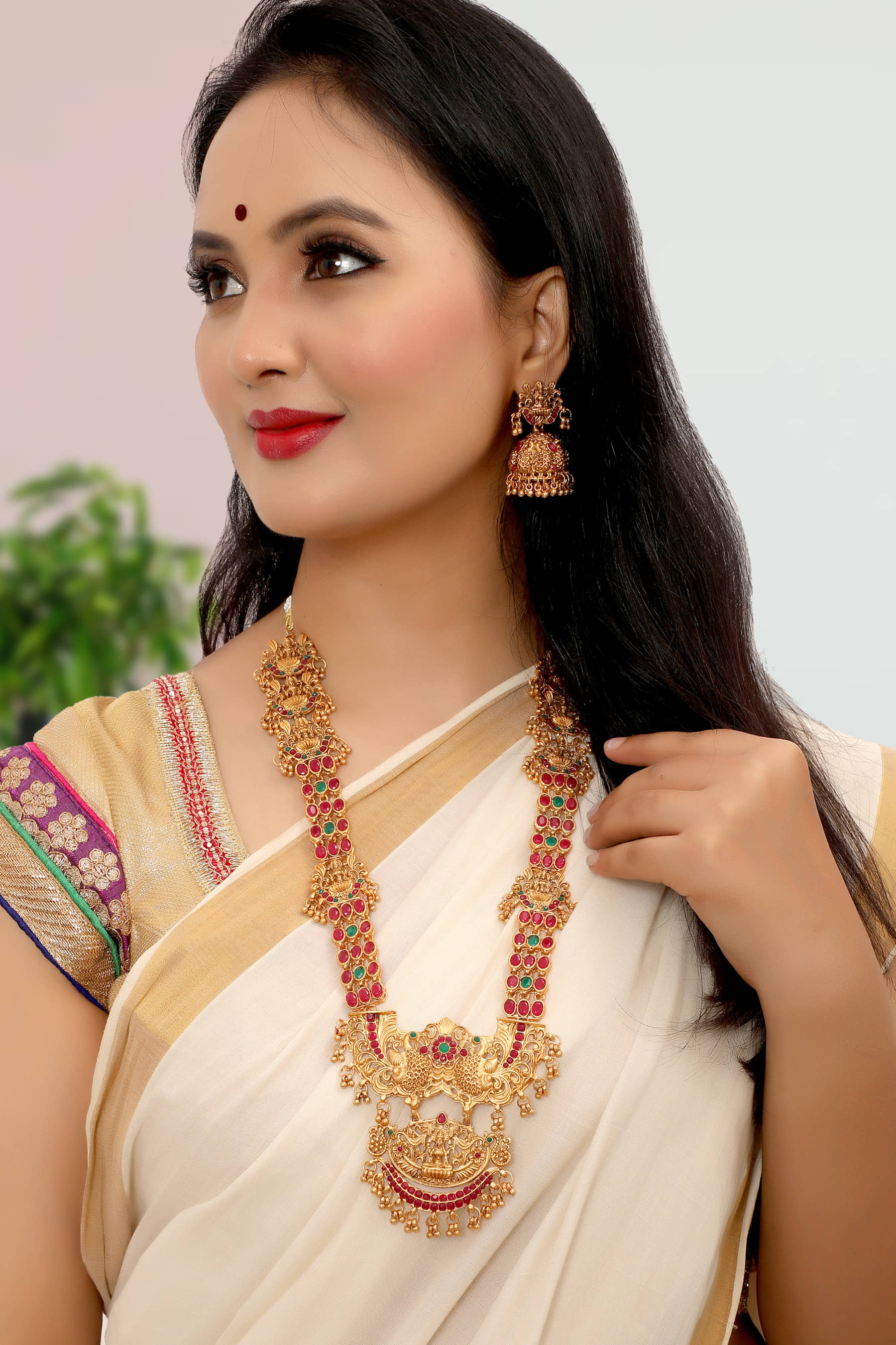 KEYMAX Golden Alloy Necklace Set ( Pack of 1 )