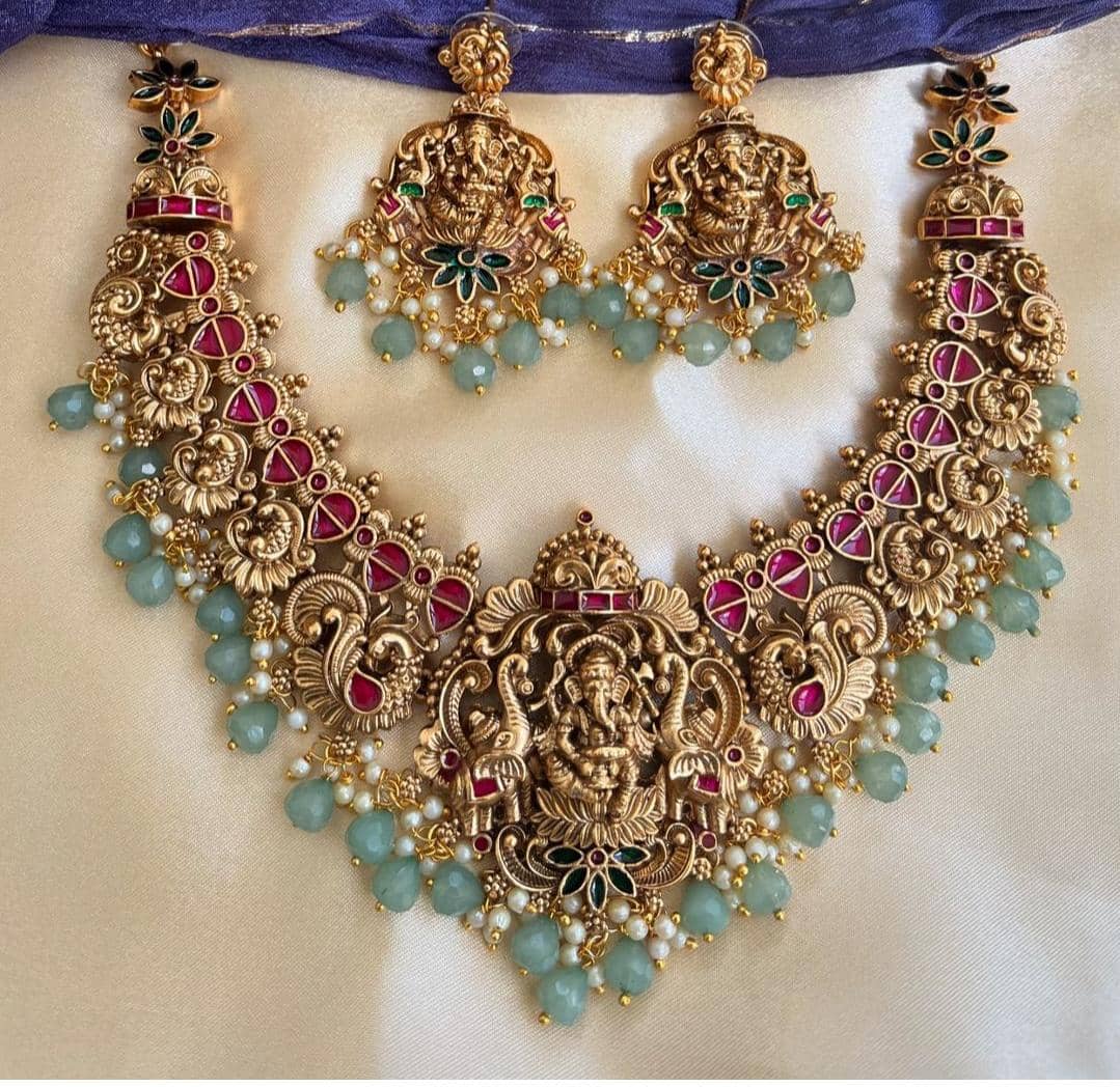 KEYMAX Golden Alloy Necklace Set ( Pack of 1 )