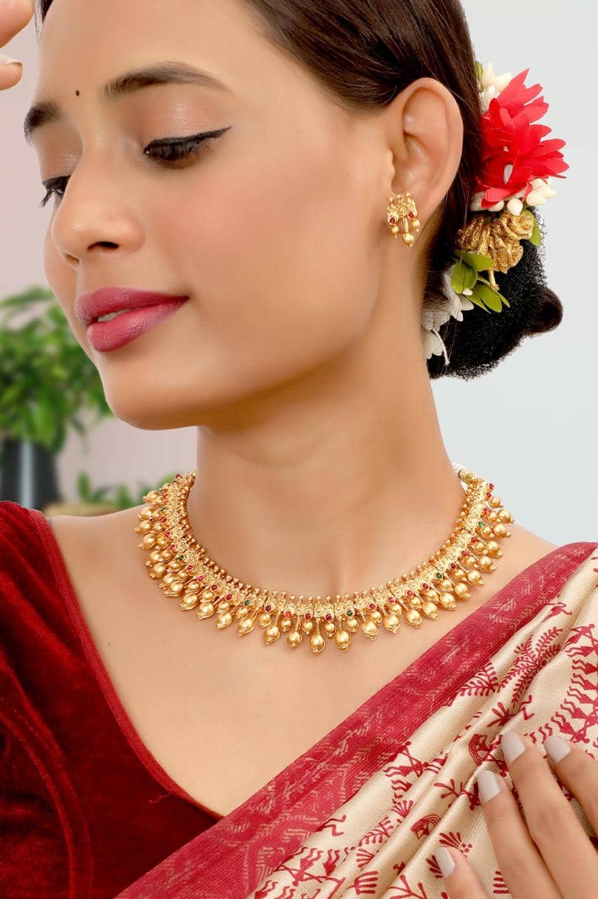 KEYMAX Golden Alloy Necklace Set ( Pack of 1 )