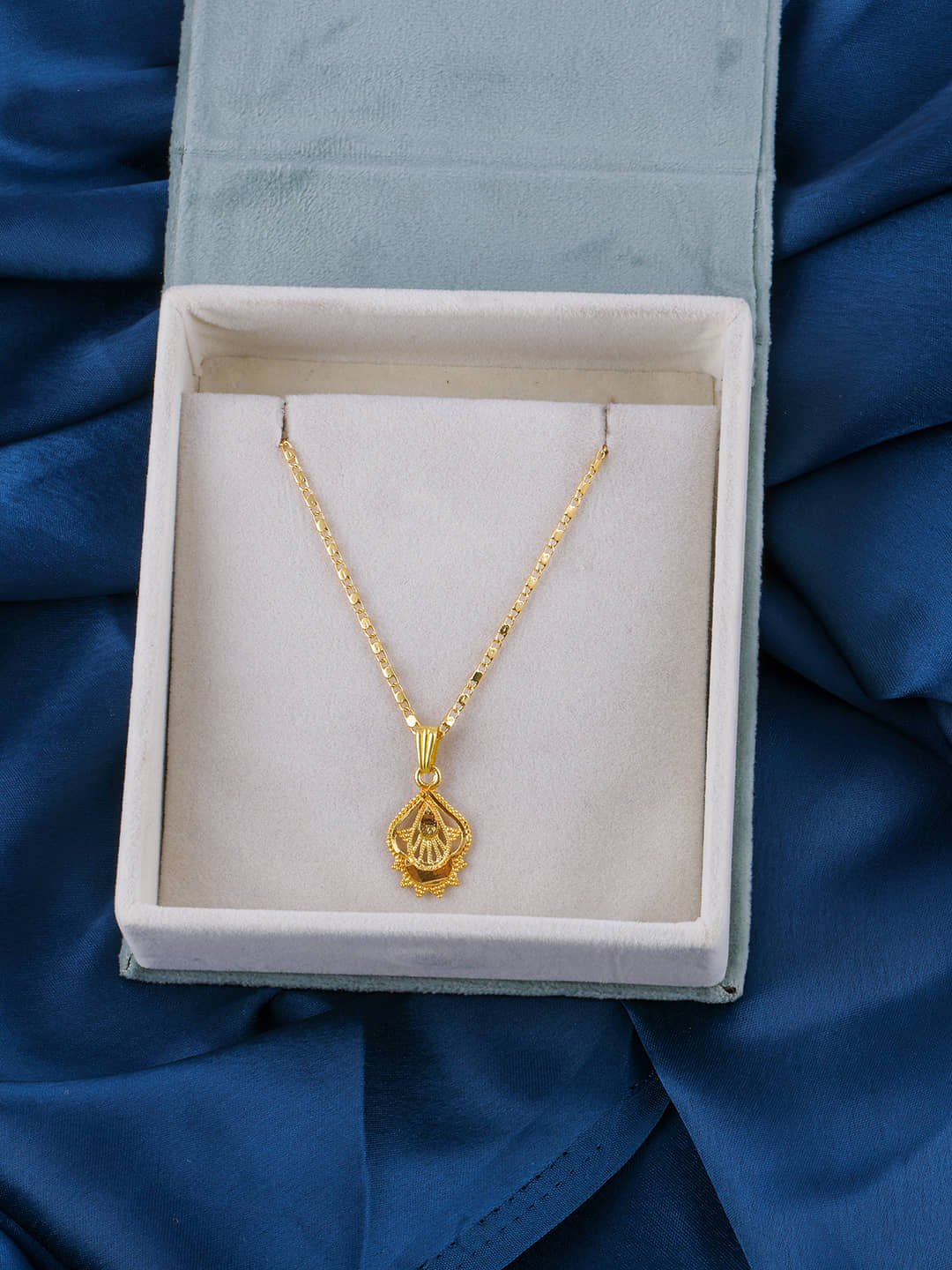 Lyriss Gold Plated Chain ( Set of 1 )