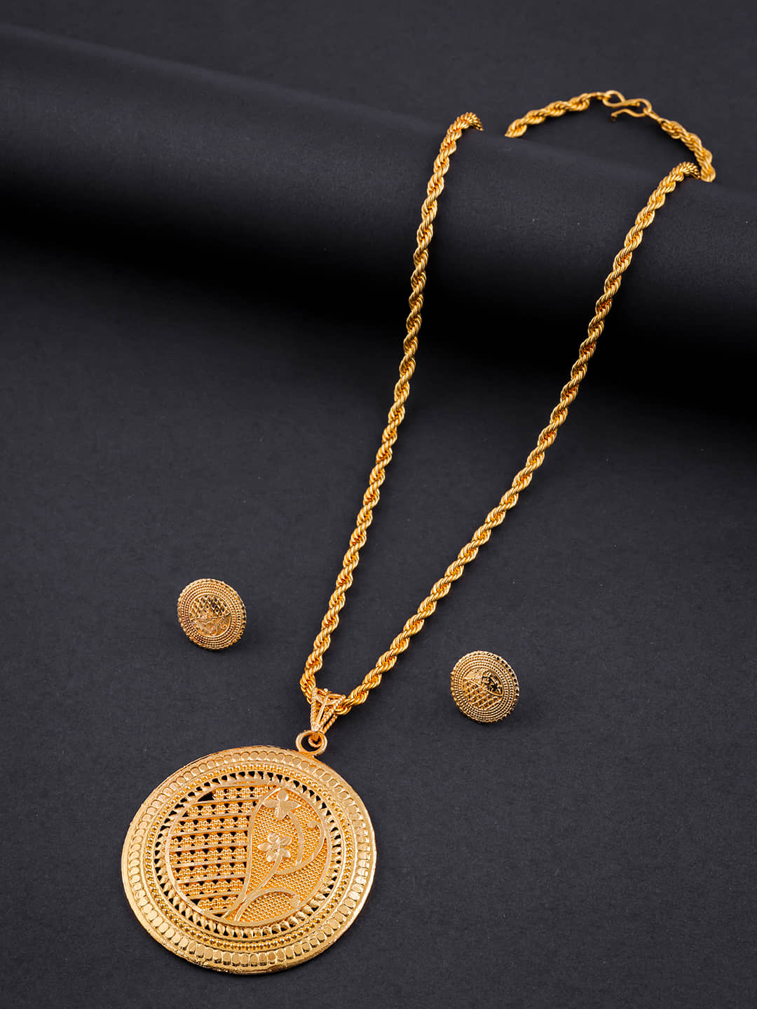 Lyriss Golden Brass Necklace Set ( Pack of 1 )