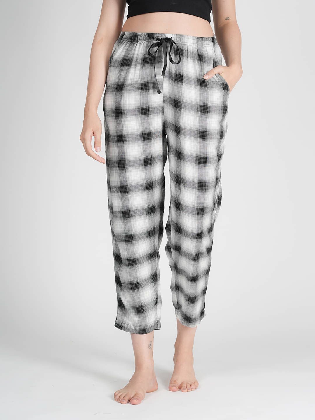    			STYLE SHOES Pack of 1 Cotton Regular Women's Casual Pants ( White,Black )