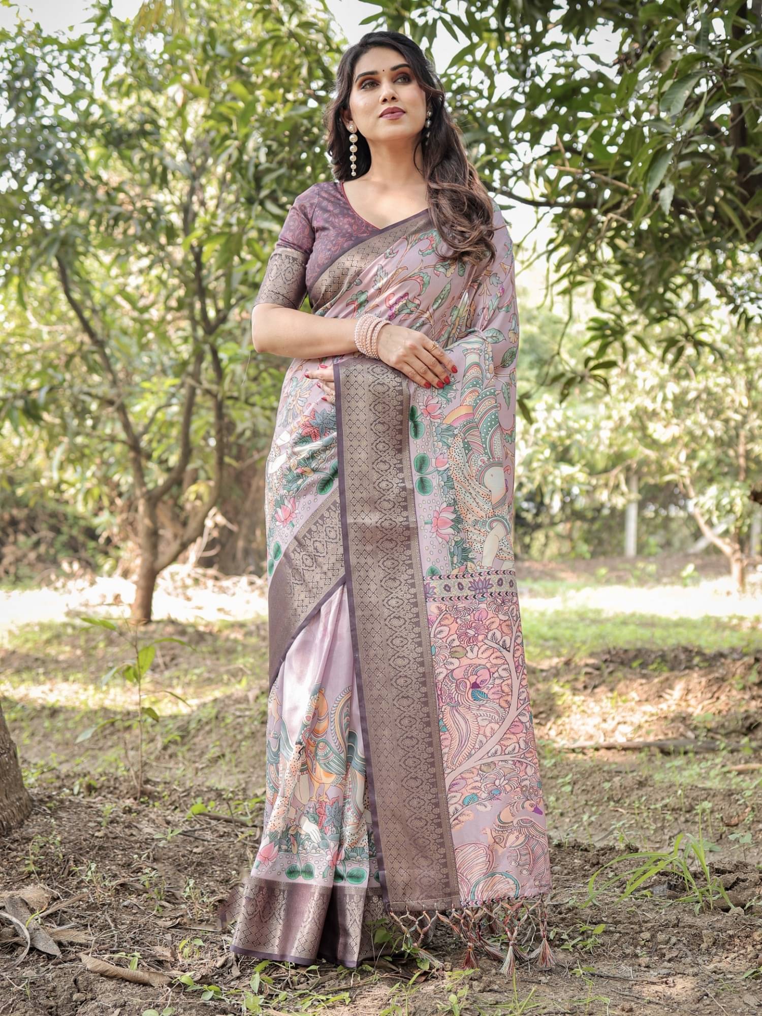 Almaari Fashion Cotton Silk Printed Saree With Unstitched Blouse Piece ( Grey ) Almaari Fashion Cotton Silk Printed Saree With Unstitched Blouse Piece ( Grey )