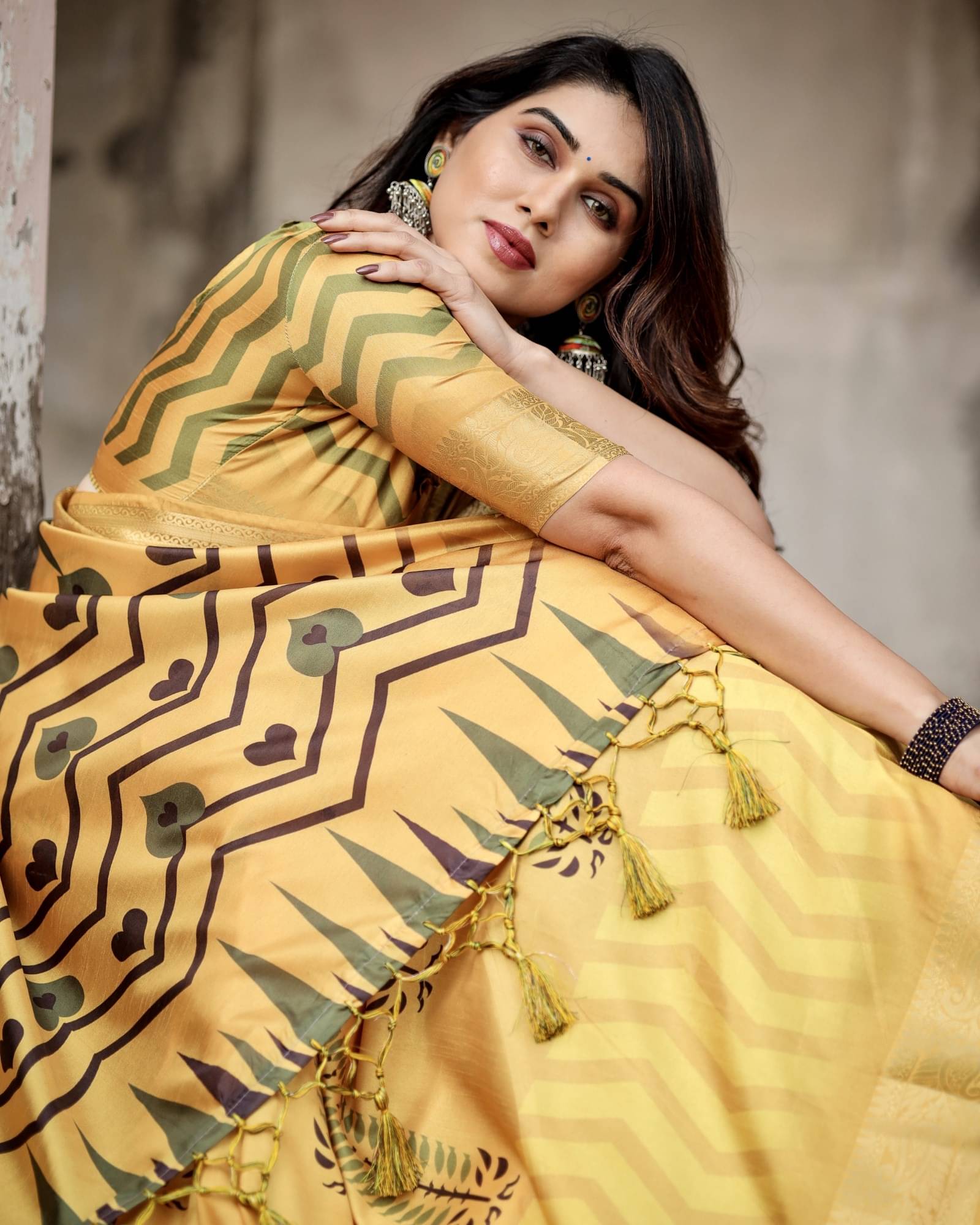 Almaari Fashion Cotton Silk Printed Saree With Unstitched Blouse Piece ( Yellow ) Almaari Fashion Cotton Silk Printed Saree With Unstitched Blouse Piece ( Yellow )