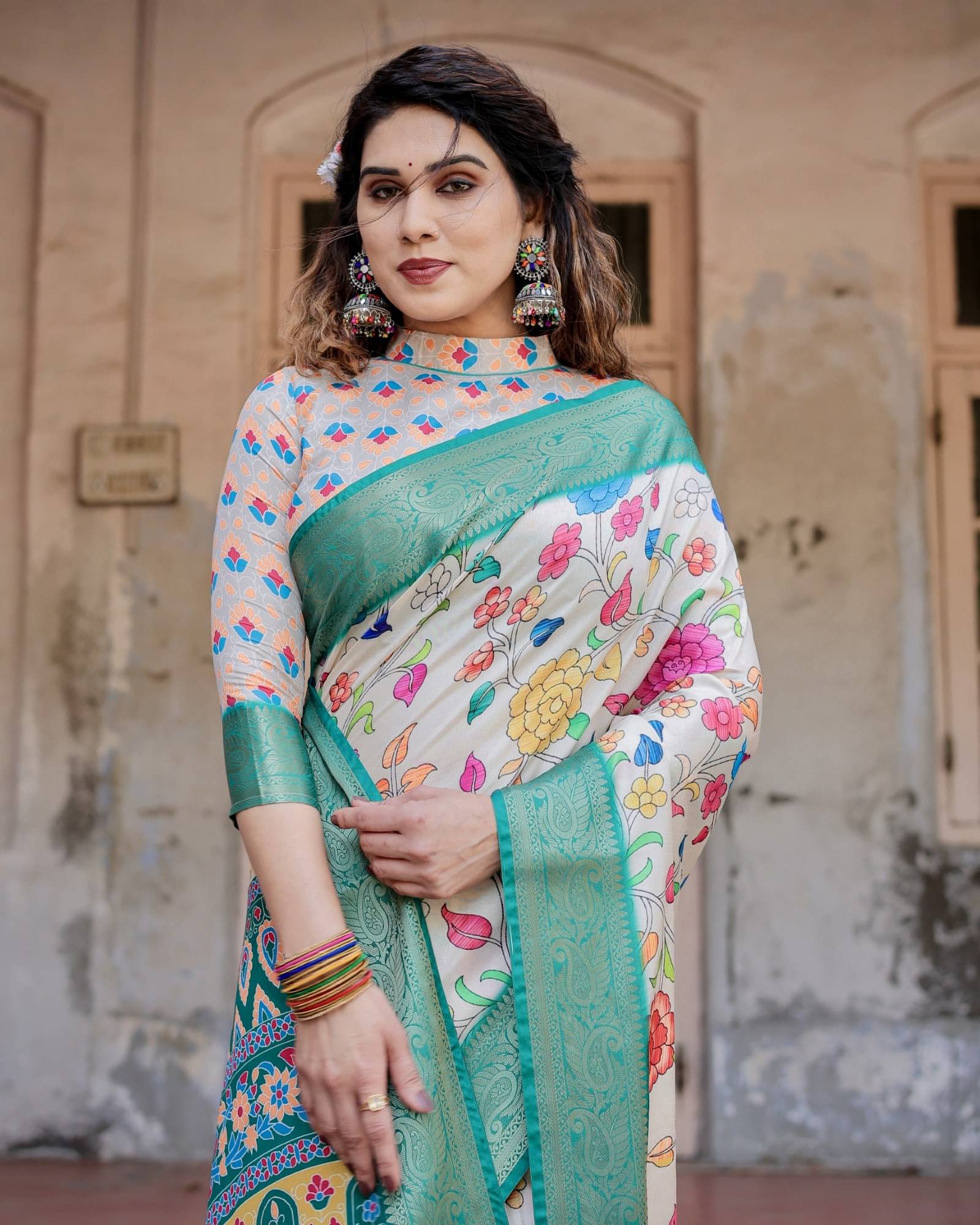Almaari Fashion Cotton Silk Printed Saree With Unstitched Blouse Piece ( White ) Almaari Fashion Cotton Silk Printed Saree With Unstitched Blouse Piece ( White )