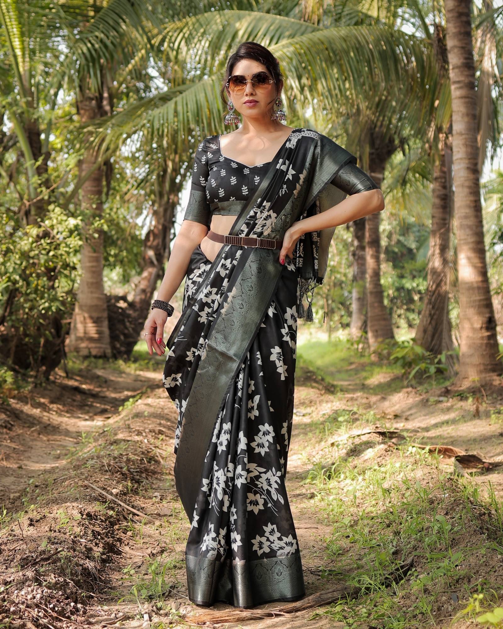 Almaari Fashion Cotton Silk Printed Saree With Unstitched Blouse Piece ( Black ) Almaari Fashion Cotton Silk Printed Saree With Unstitched Blouse Piece ( Black )