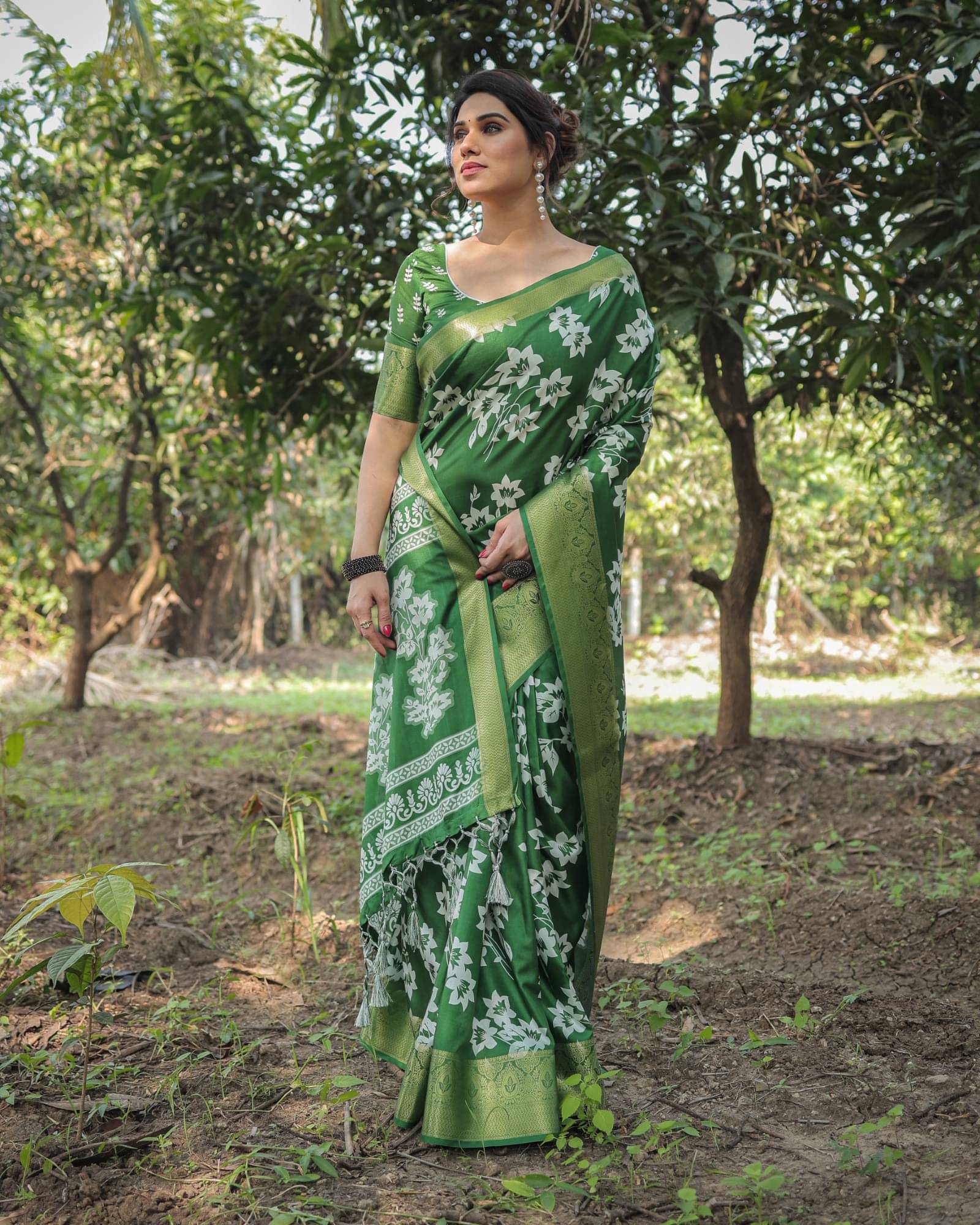     			Almaari Fashion Cotton Silk Printed Saree With Unstitched Blouse Piece ( Green )