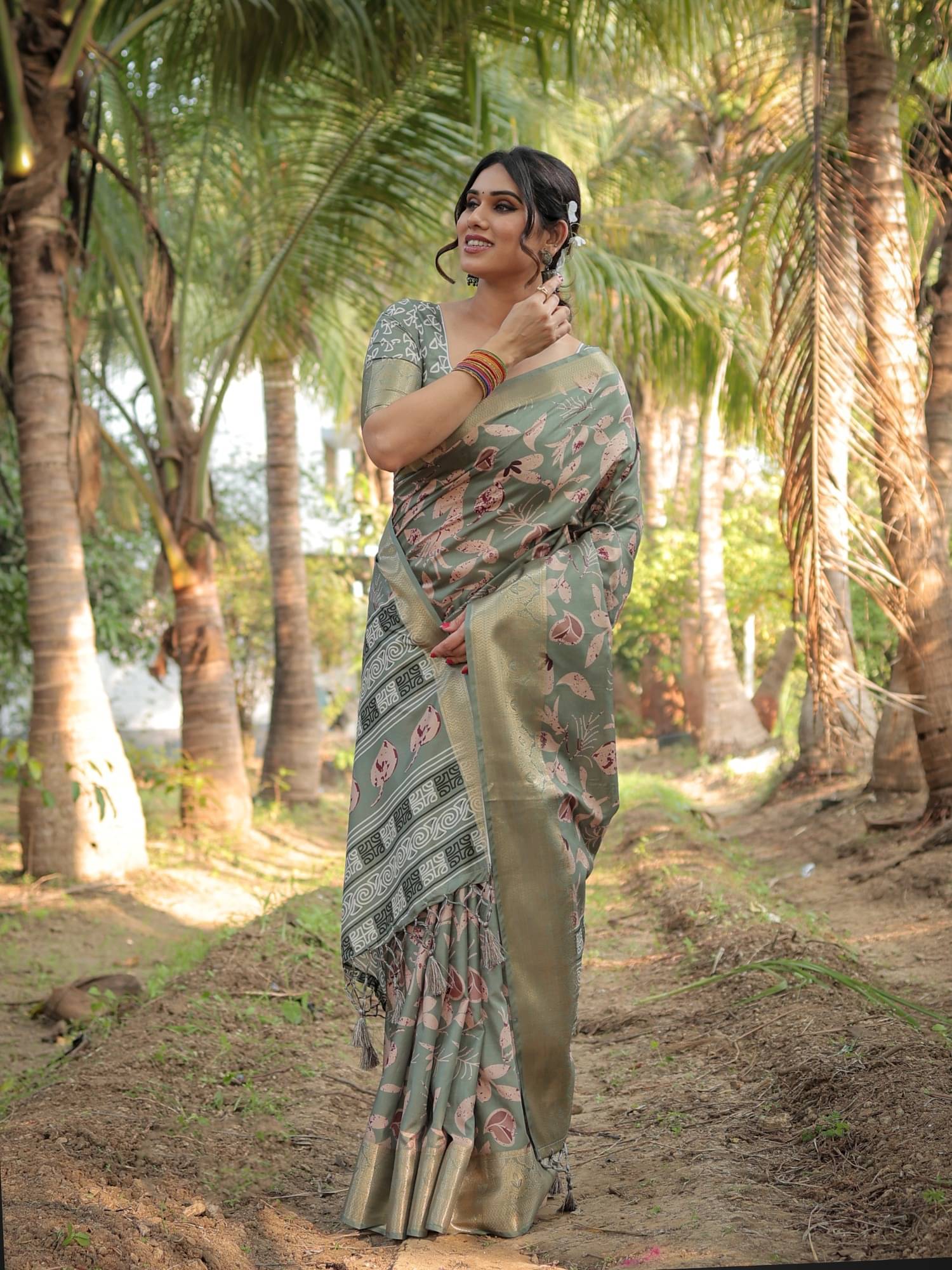 Almaari Fashion Cotton Silk Printed Saree With Unstitched Blouse Piece ( Green ) Almaari Fashion Cotton Silk Printed Saree With Unstitched Blouse Piece ( Green )