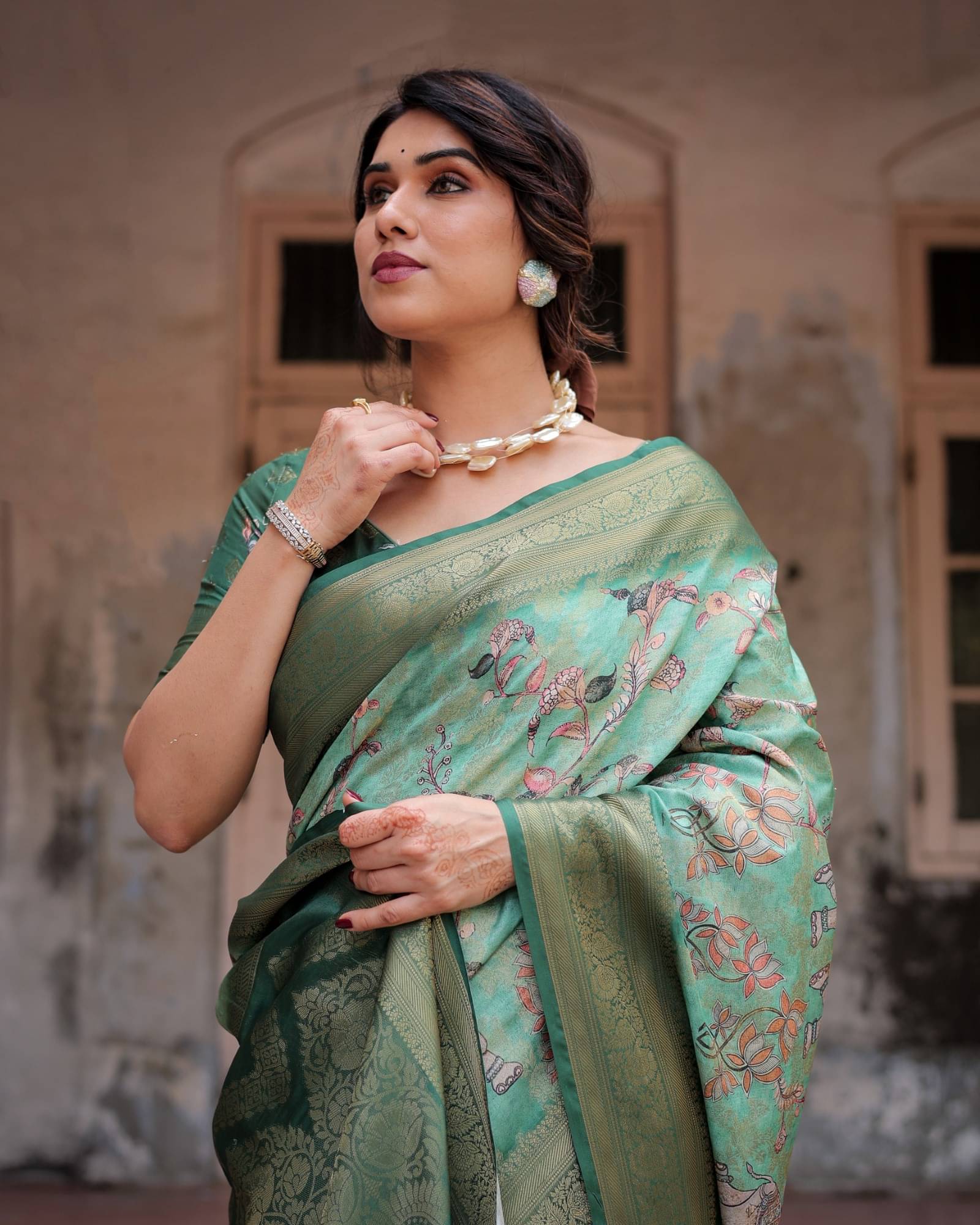 Almaari Fashion Cotton Silk Printed Saree With Unstitched Blouse Piece ( Green ) Almaari Fashion Cotton Silk Printed Saree With Unstitched Blouse Piece ( Green )