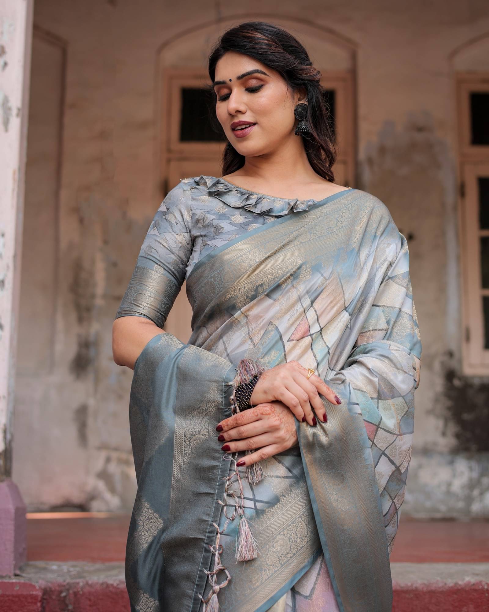 Almaari Fashion Cotton Silk Printed Saree With Unstitched Blouse Piece ( Grey ) Almaari Fashion Cotton Silk Printed Saree With Unstitched Blouse Piece ( Grey )