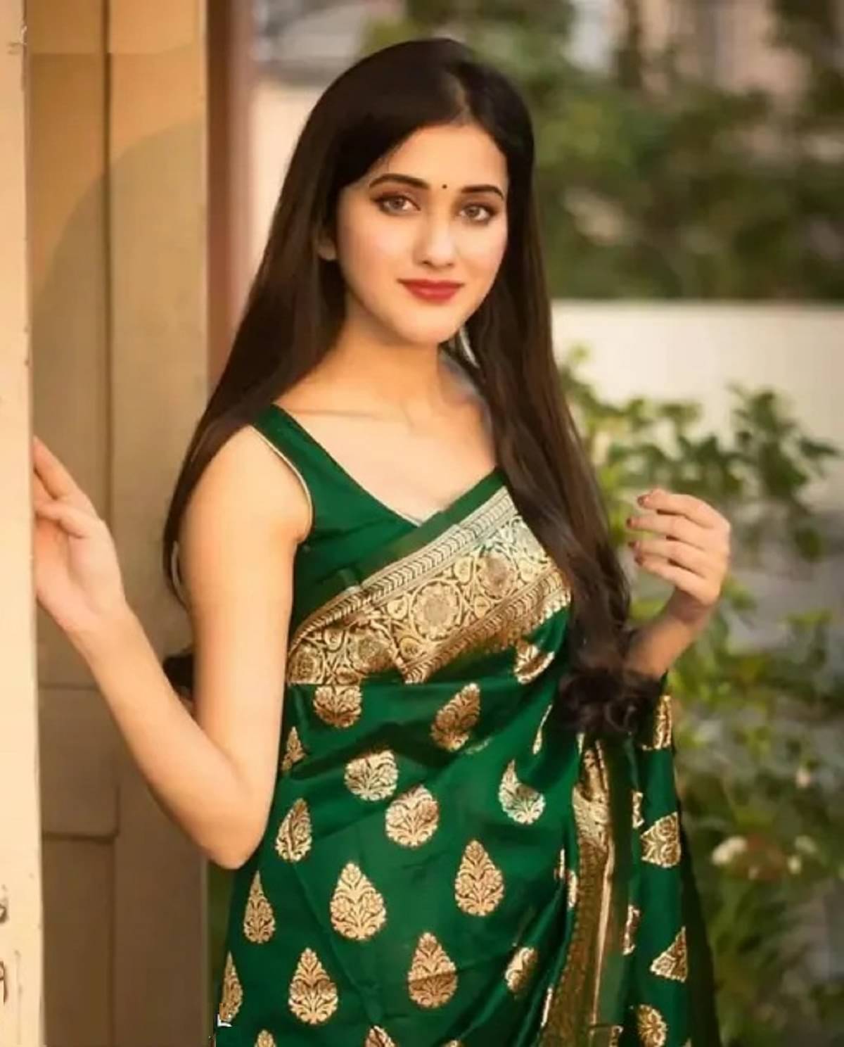 Gazal Fashions Banarasi Silk Woven Saree With Unstitched Blouse Piece ( Green ) Gazal Fashions Banarasi Silk Woven Saree With Unstitched Blouse Piece ( Green )