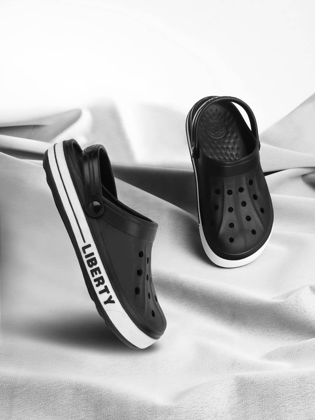     			Liberty - Black Men's Clogs