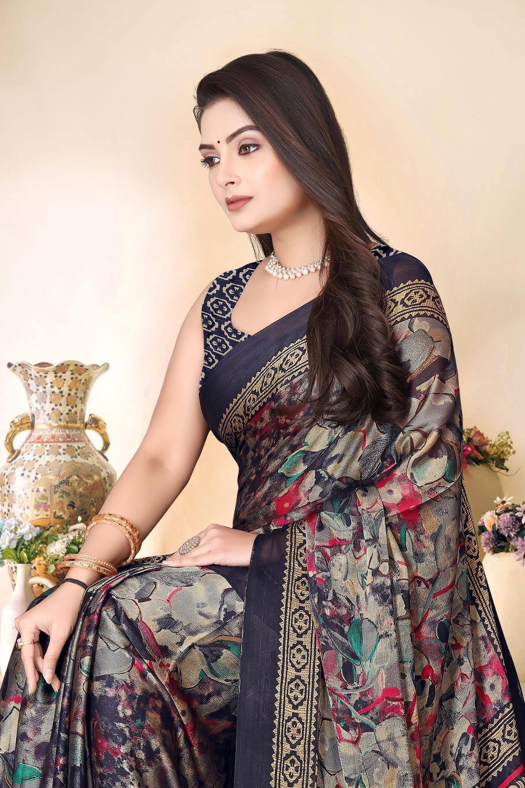 Magneitta Chiffon Printed Saree With Unstitched Blouse Piece ( Black ) Magneitta Chiffon Printed Saree With Unstitched Blouse Piece ( Black )