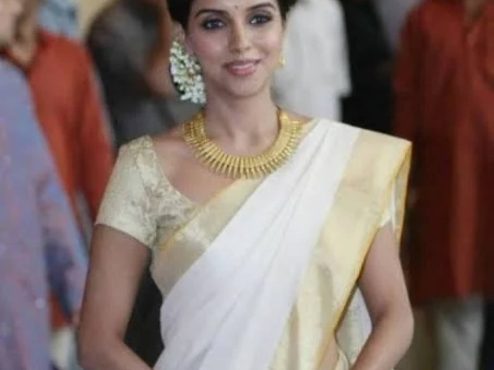 Magneitta Cotton Solid Saree With Unstitched Blouse Piece ( White ) - Sarees | Buy online on ZillyBuy