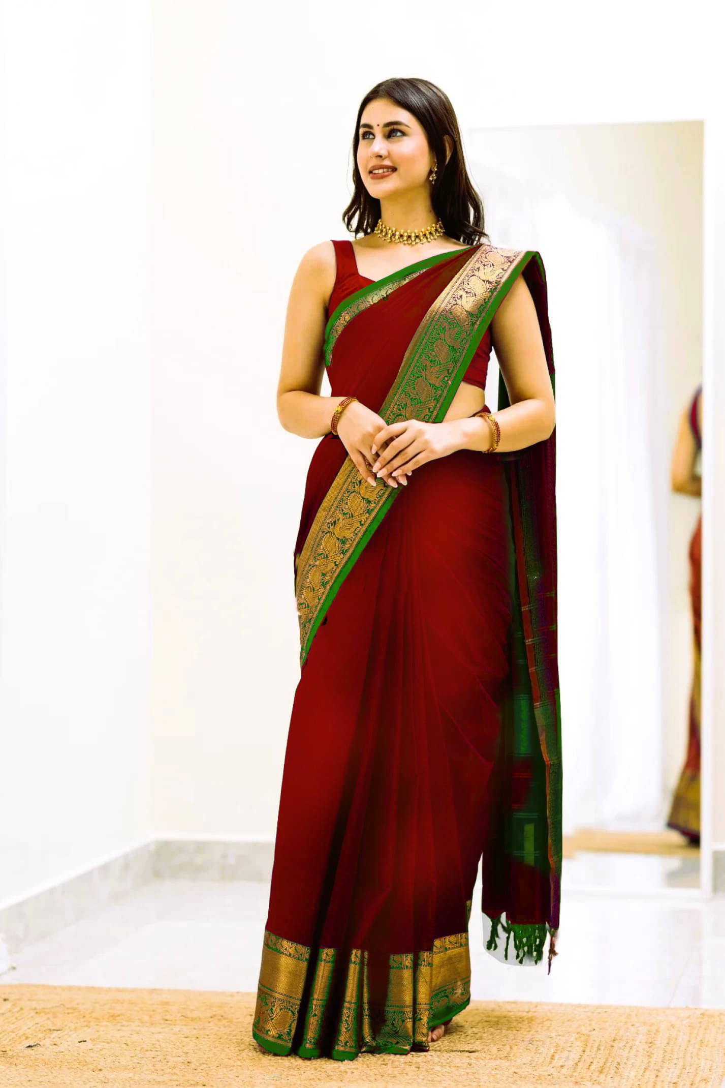     			Magneitta Jacquard Self Design Saree With Unstitched Blouse Piece ( Maroon )