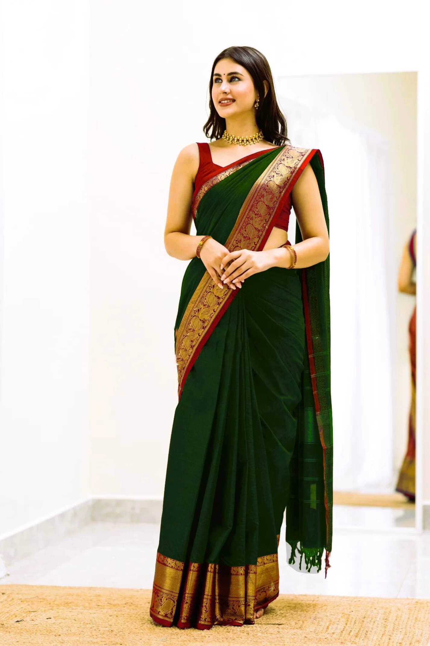 Magneitta Jacquard Self Design Saree With Unstitched Blouse Piece ( Green ) Magneitta Jacquard Self Design Saree With Unstitched Blouse Piece ( Green )