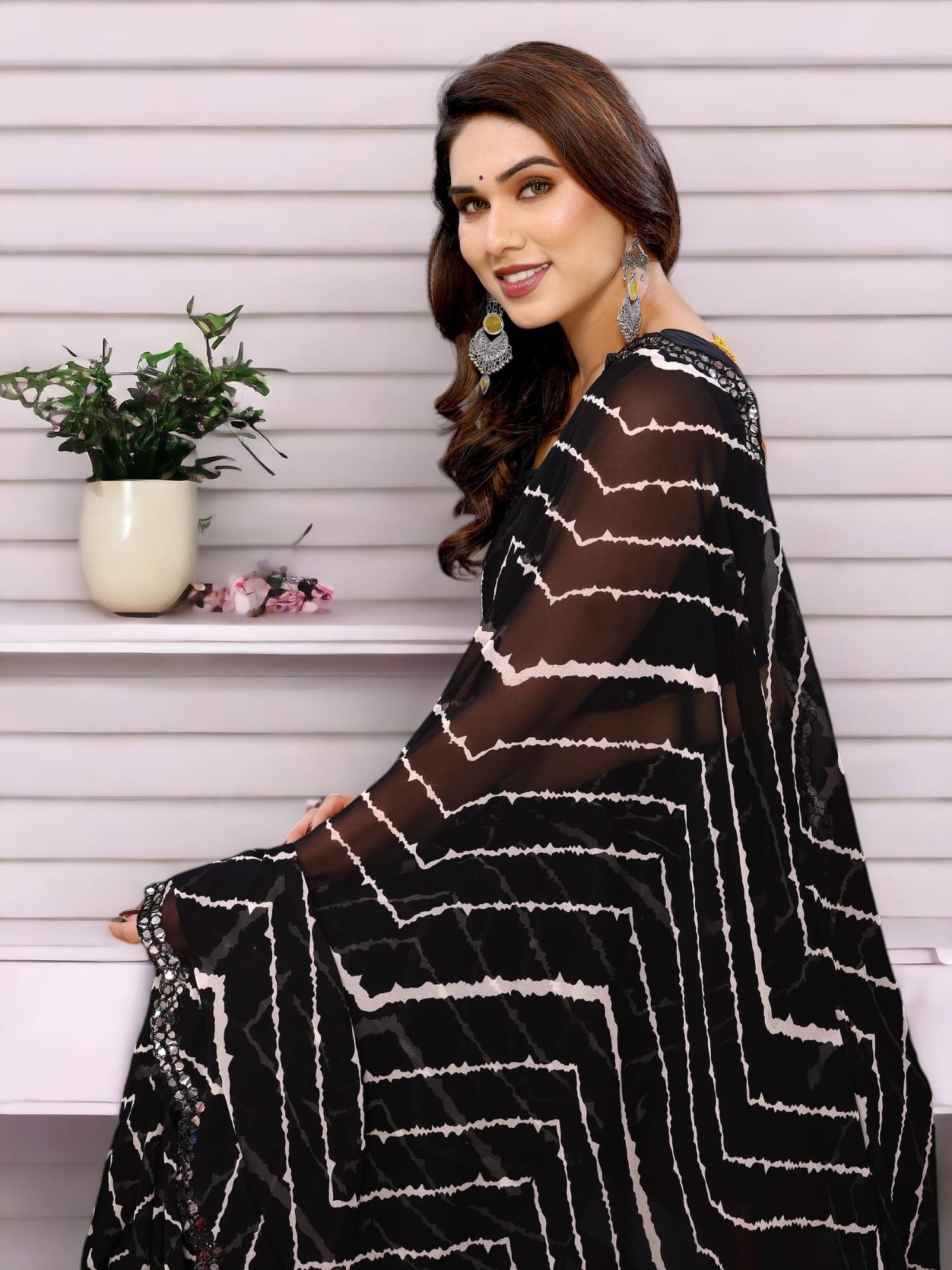 TTH Georgette Printed Saree With Unstitched Blouse Piece ( Black ) TTH Georgette Printed Saree With Unstitched Blouse Piece ( Black )