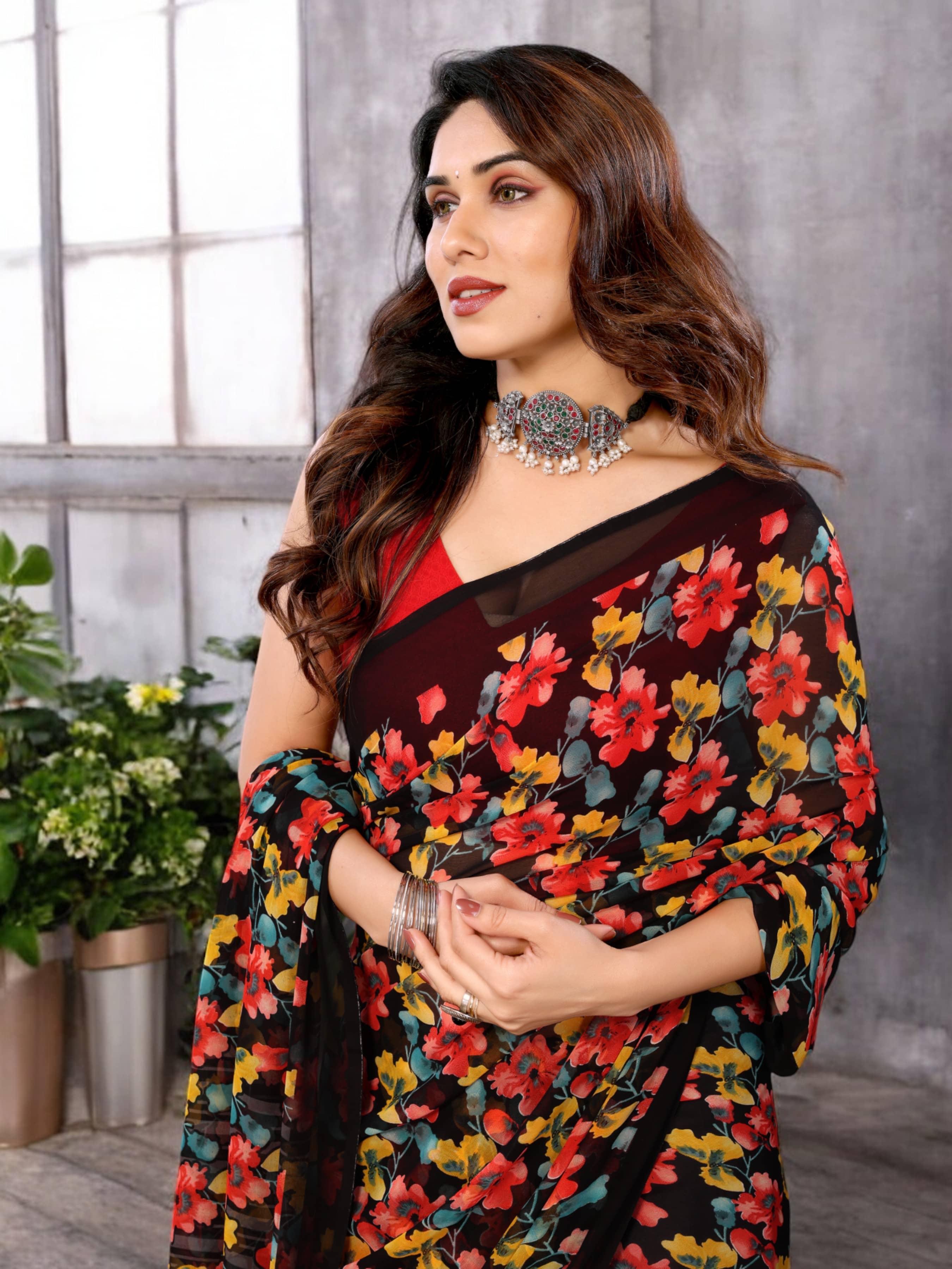 TTH Georgette Printed Saree With Unstitched Blouse Piece ( Black ) - Sarees | Buy online on ZillyBuy