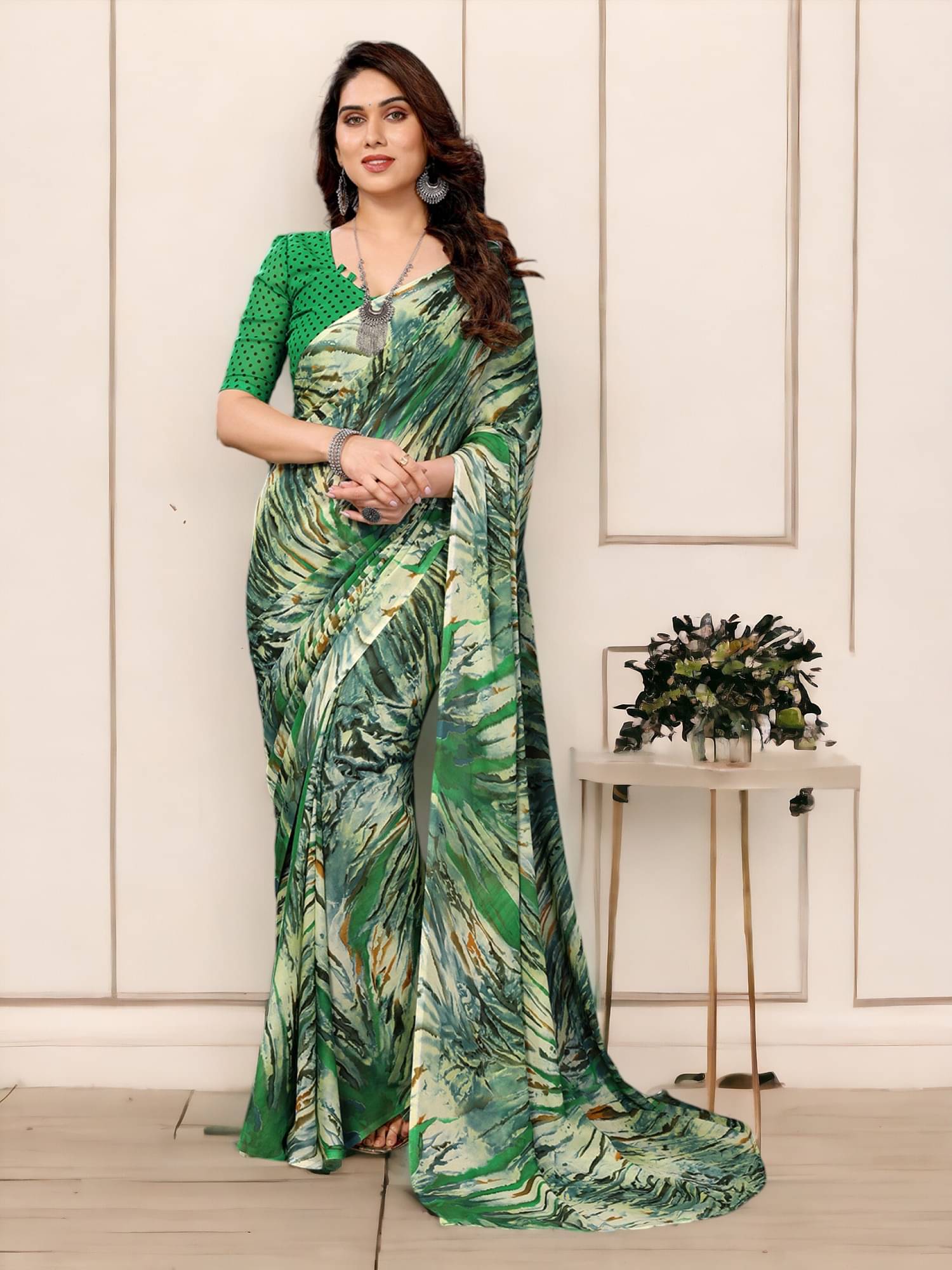 TTH Georgette Printed Saree With Unstitched Blouse Piece ( Green ) TTH Georgette Printed Saree With Unstitched Blouse Piece ( Green )