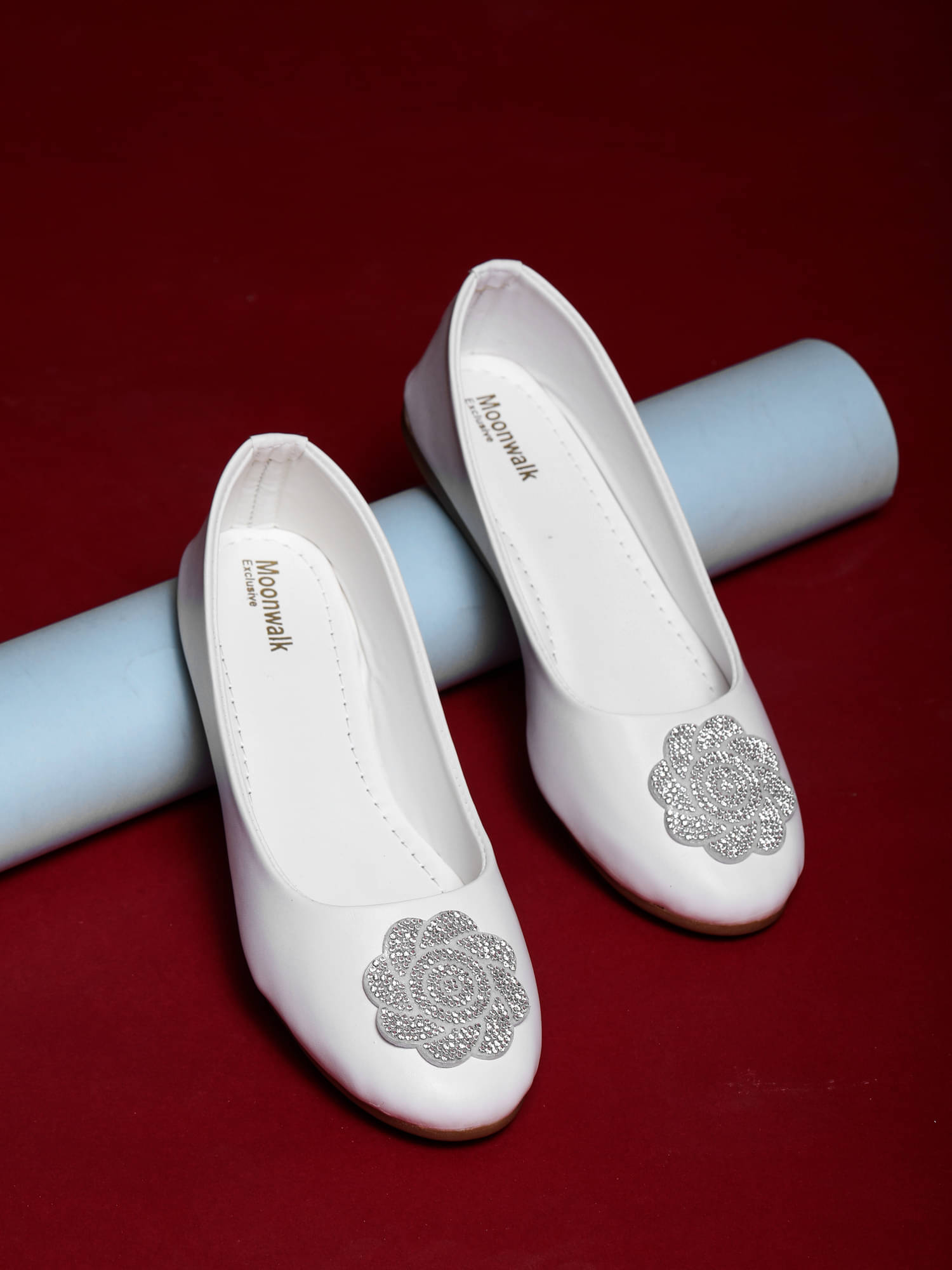     			Moonwalk White Women's Slip On