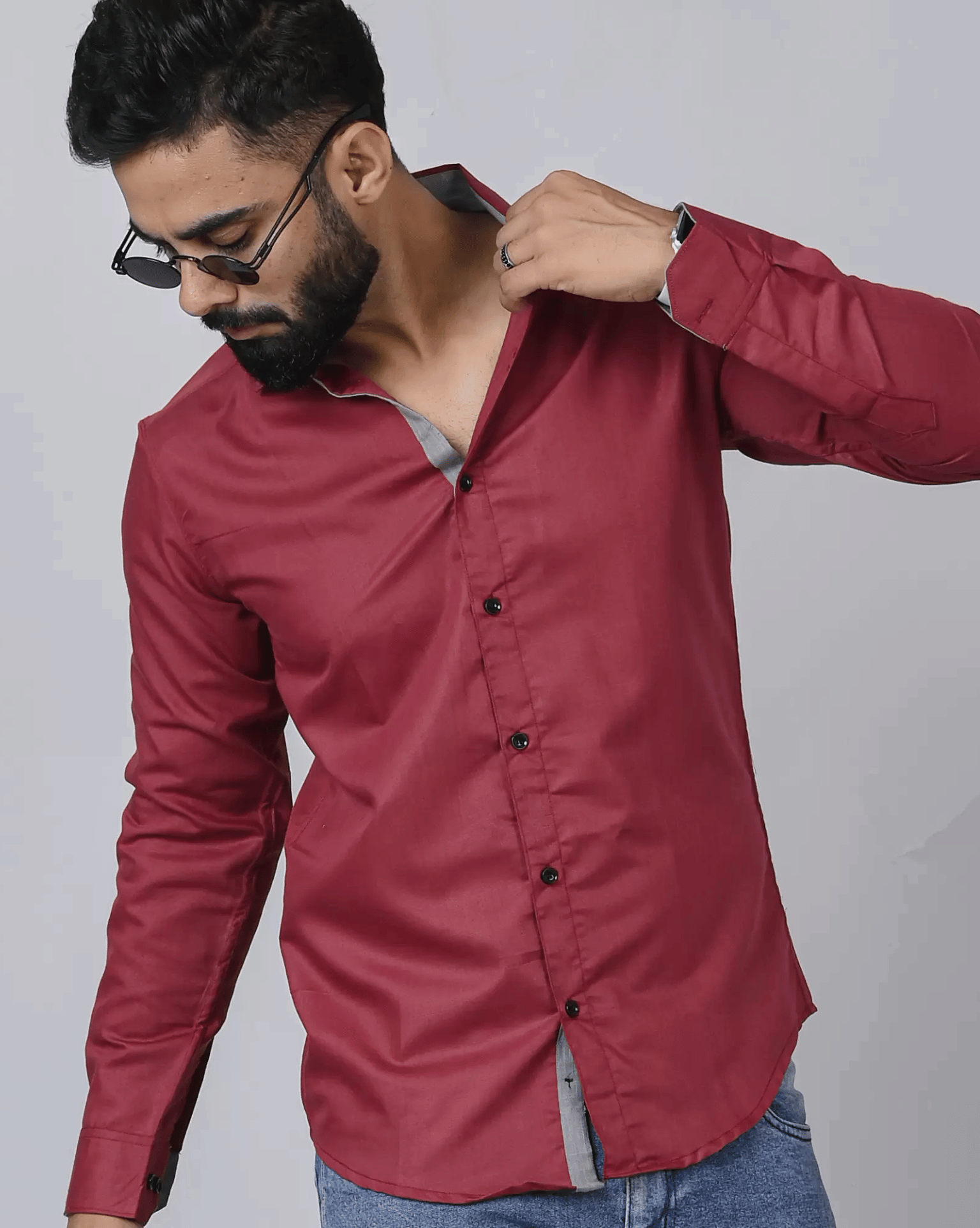 VERTUSY Cotton Blend Regular Fit Solids Full Sleeves Men's Casual Shirt - Maroon ( Pack of 1 )     			VERTUSY Cotton Blend Regular Fit Solids Full Sleeves Men's Casual Shirt - Maroon ( Pack of 1 )