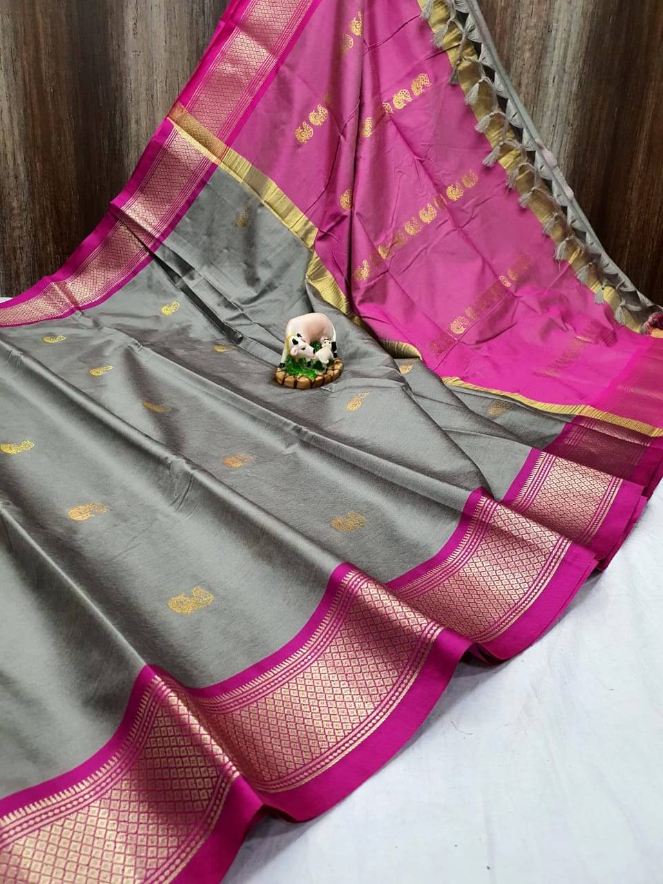     			FAB SILK Cotton Silk Woven Saree With Unstitched Blouse Piece ( Grey )