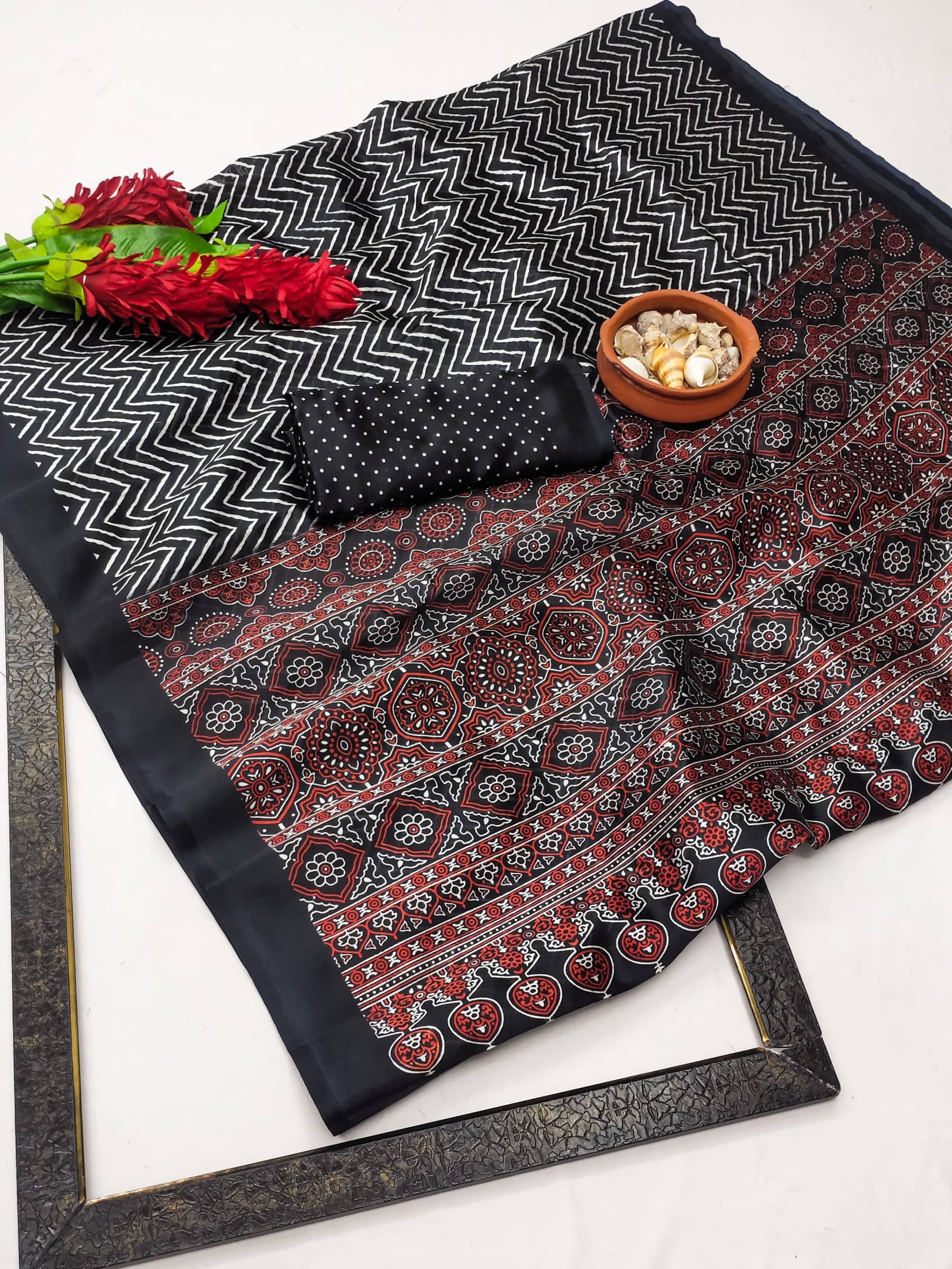 Kanooda Prints Art Silk Printed Saree With Unstitched Blouse Piece ( Black ) - Sarees | Buy online on ZillyBuy