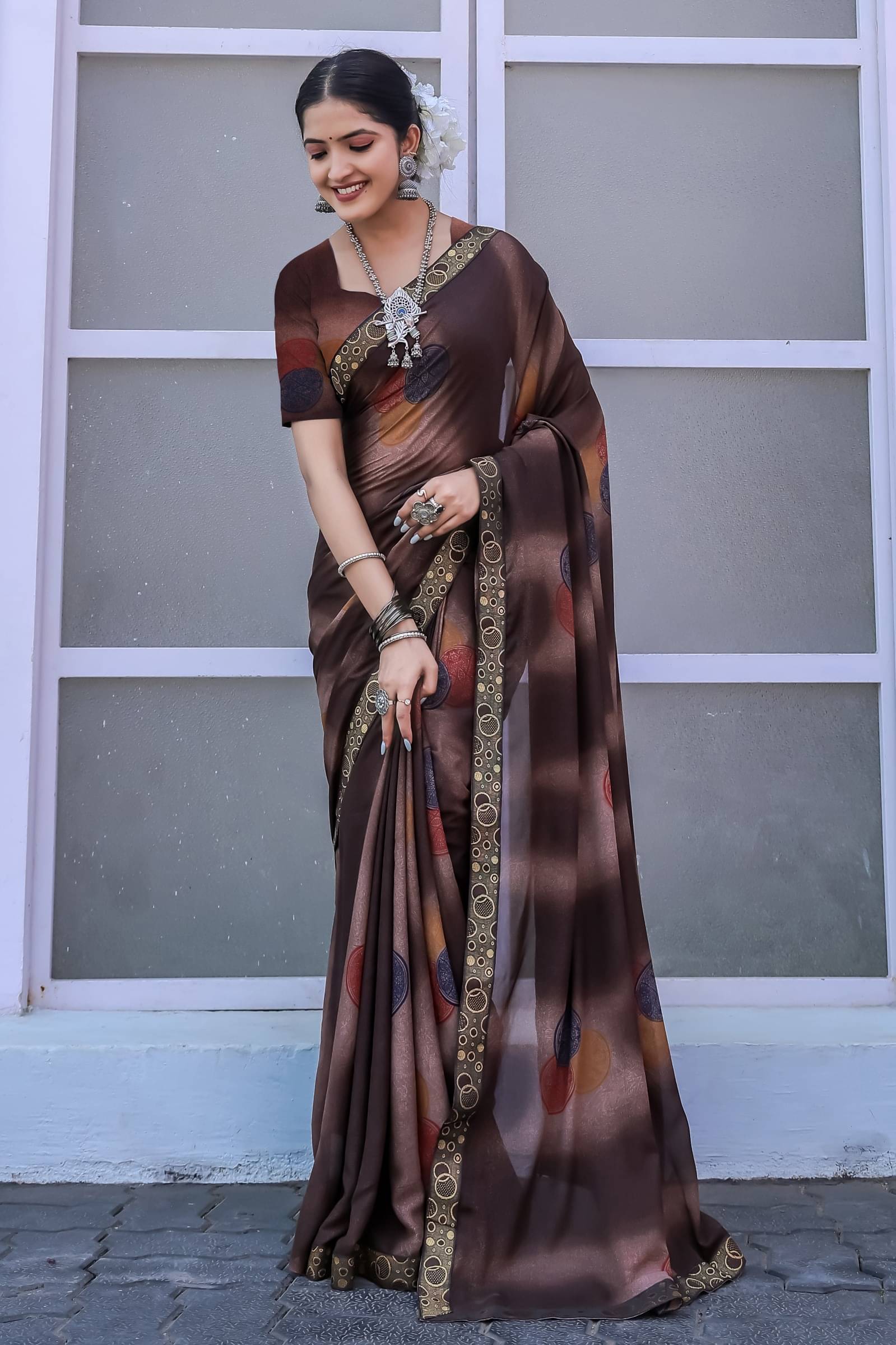     			Kanooda Prints Georgette Printed Saree With Unstitched Blouse Piece ( Brown )