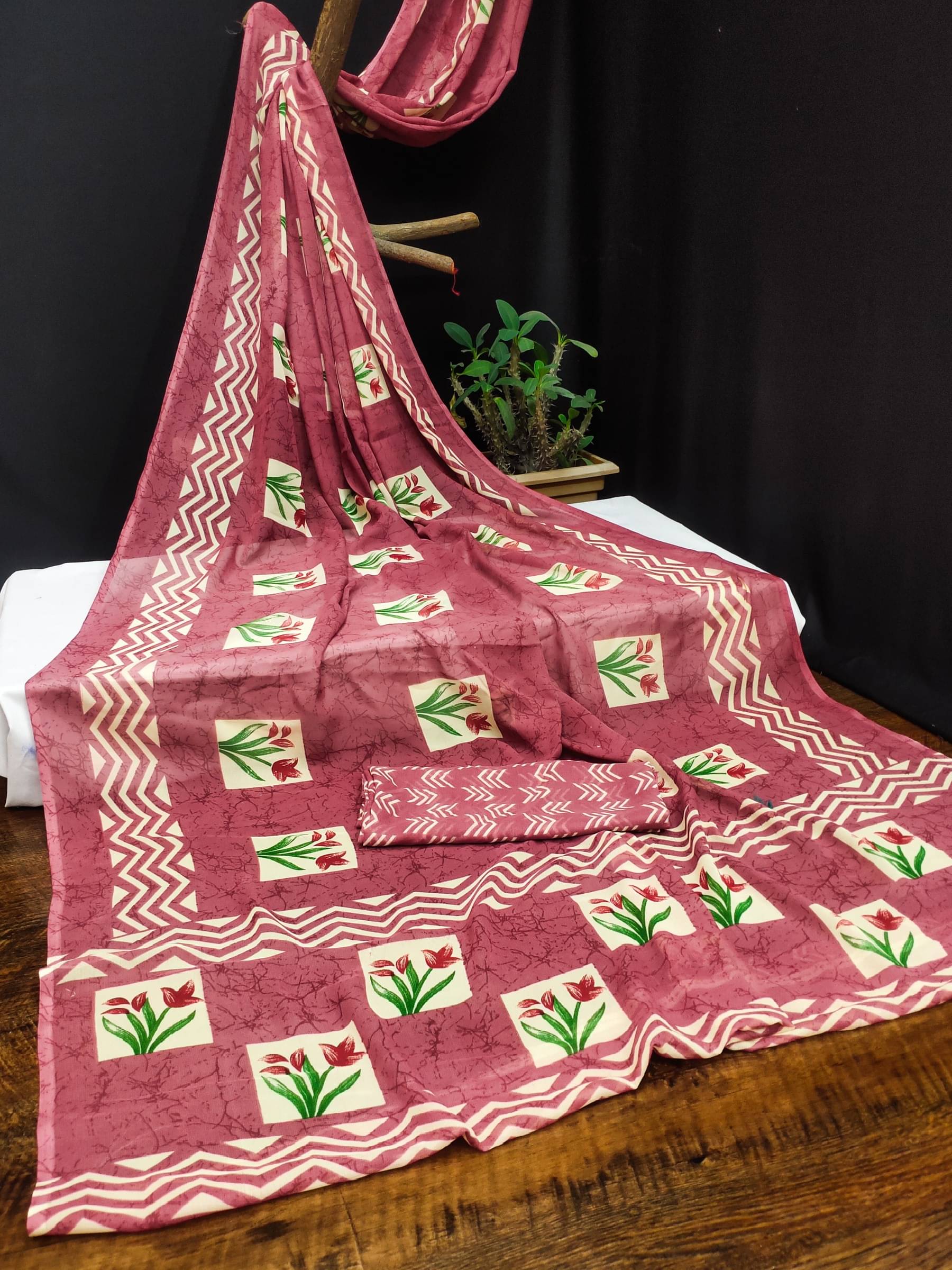     			Kanooda Prints Georgette Printed Saree With Unstitched Blouse Piece ( Maroon )