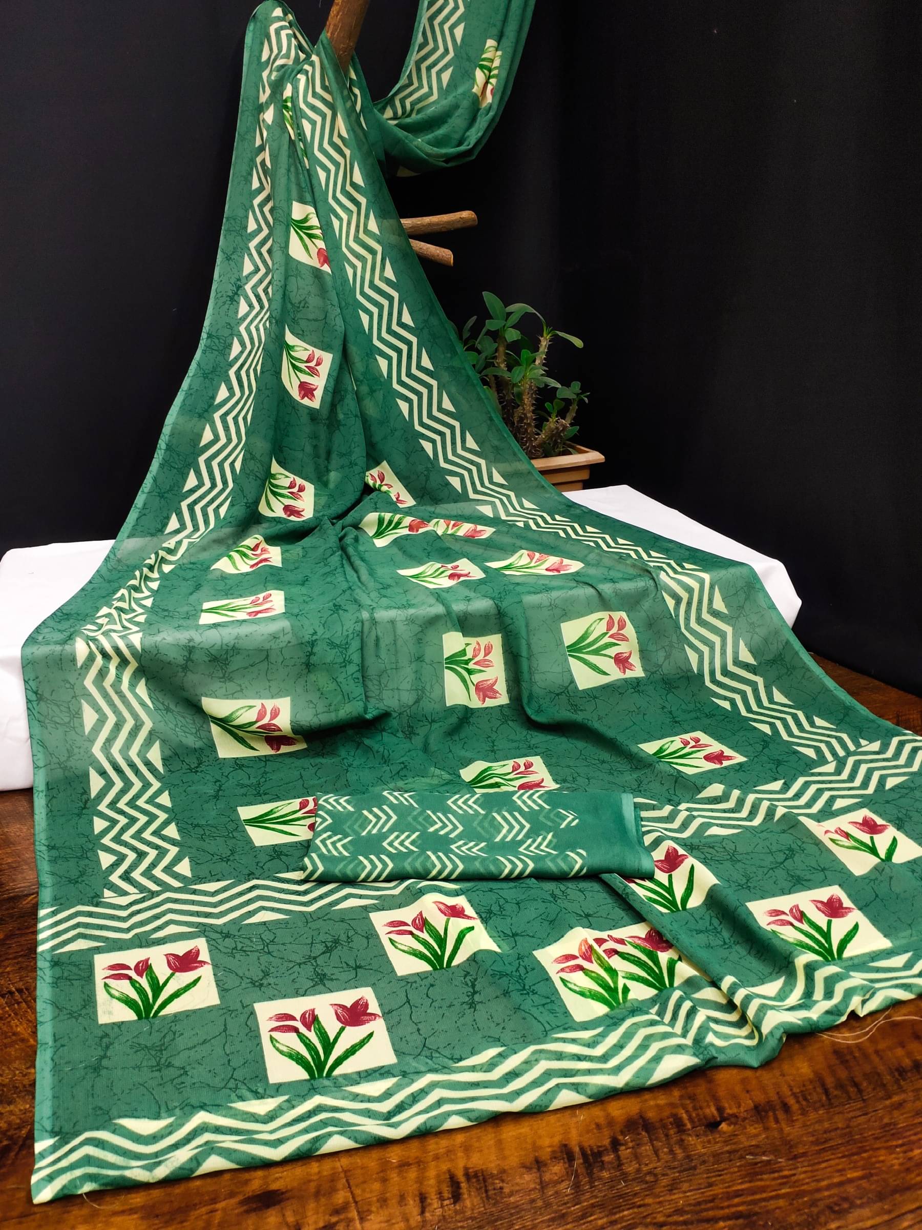     			Kanooda Prints Georgette Printed Saree With Unstitched Blouse Piece ( Green )