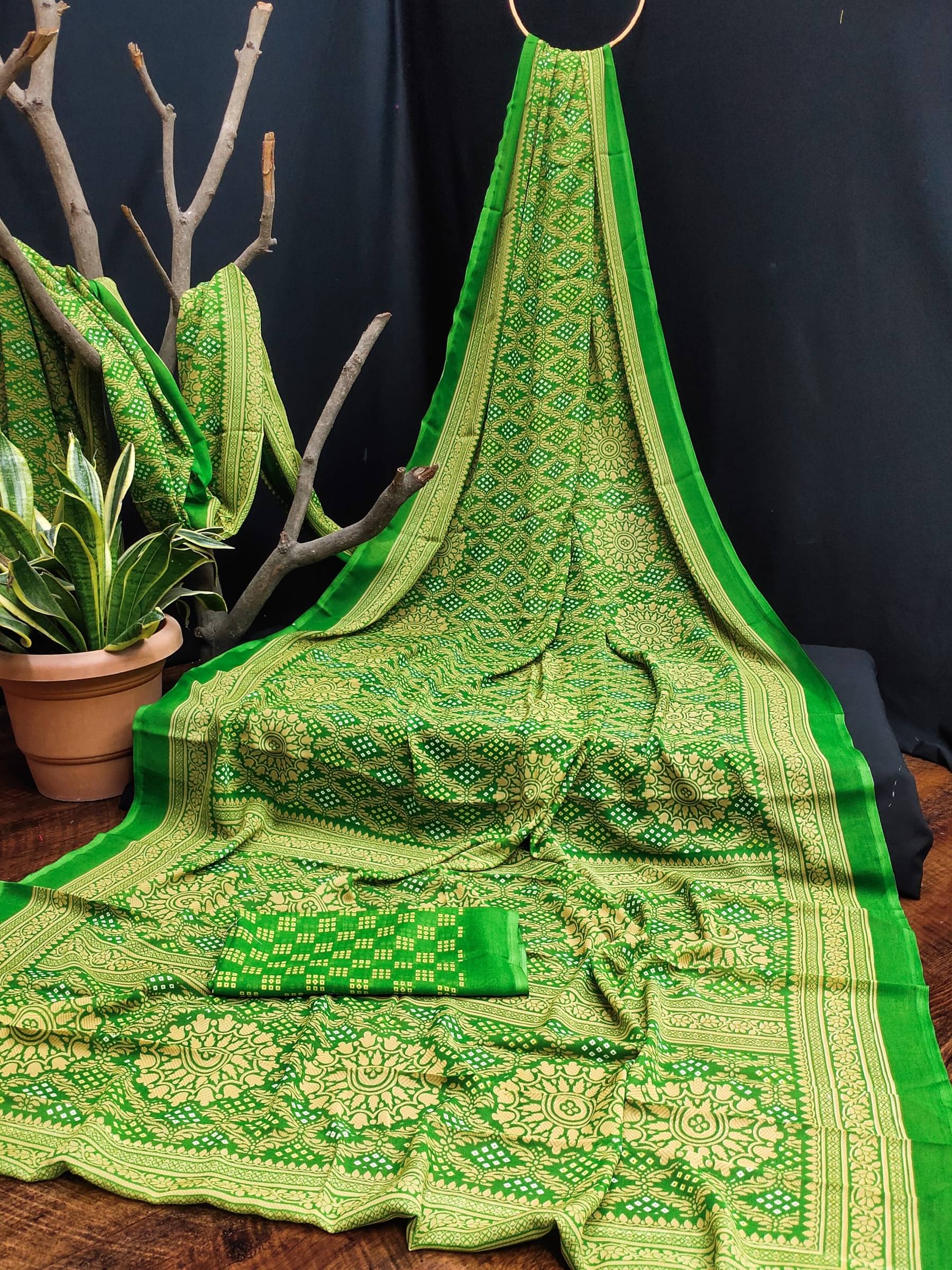    			Kanooda Prints Georgette Printed Saree With Unstitched Blouse Piece ( Green )