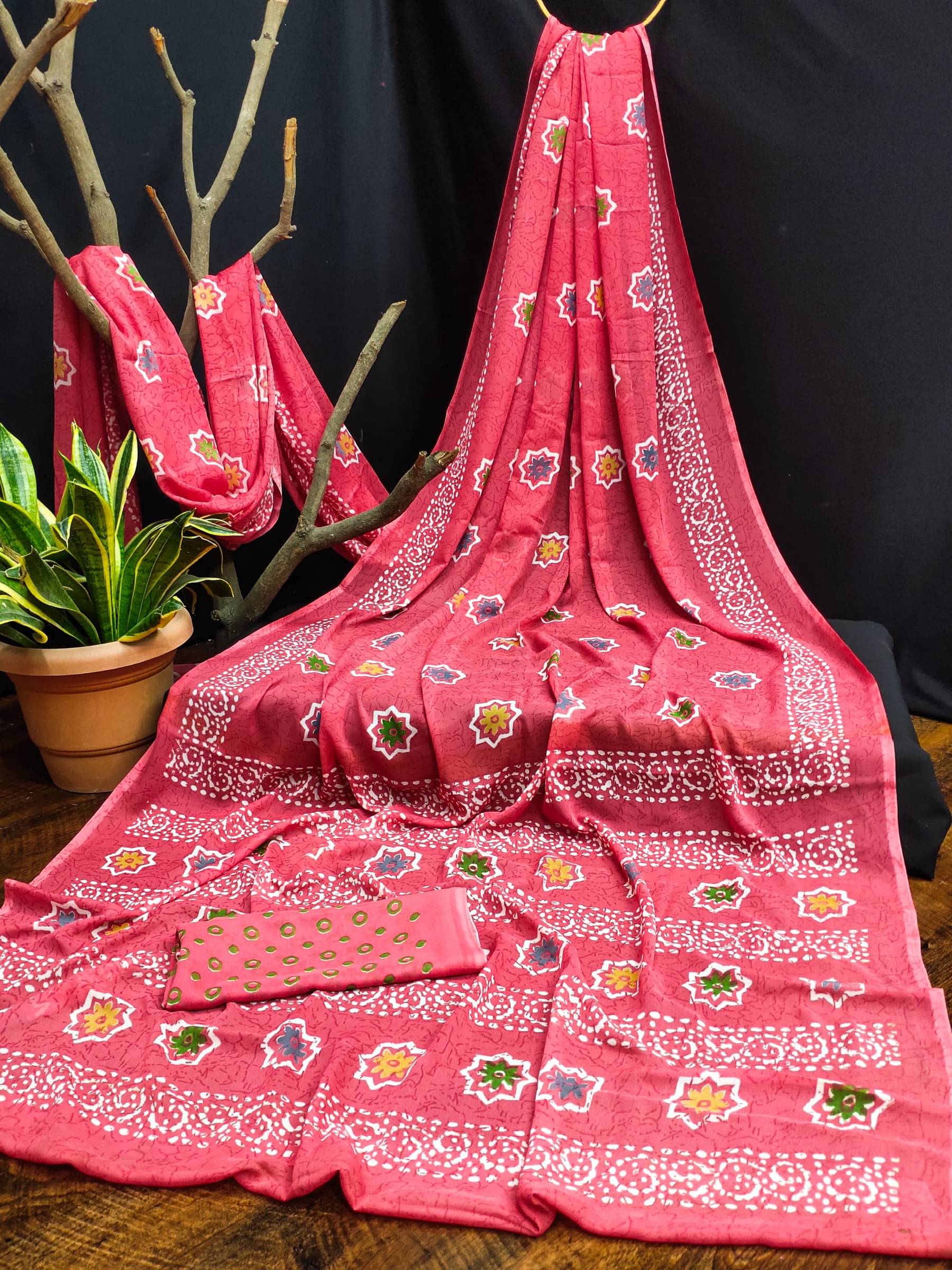     			Kanooda Prints Georgette Printed Saree With Unstitched Blouse Piece ( Pink )