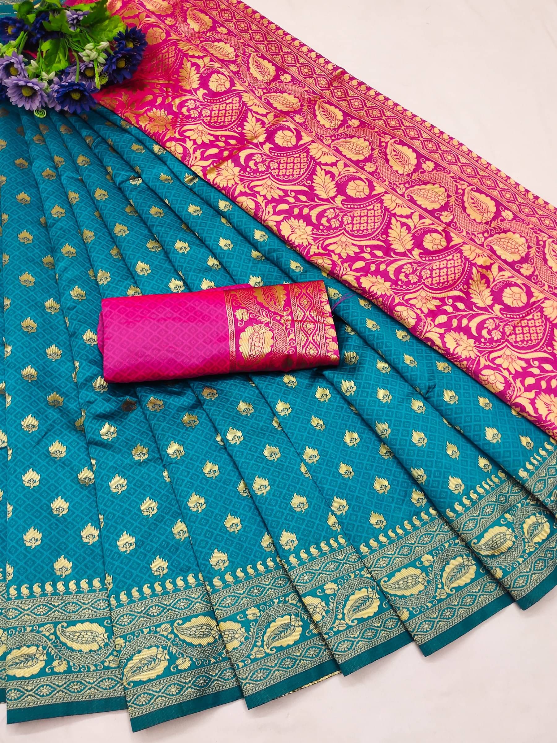 Kanooda Prints Jacquard Woven Saree With Unstitched Blouse Piece ( Multicolor ) Kanooda Prints Jacquard Woven Saree With Unstitched Blouse Piece ( Multicolor )